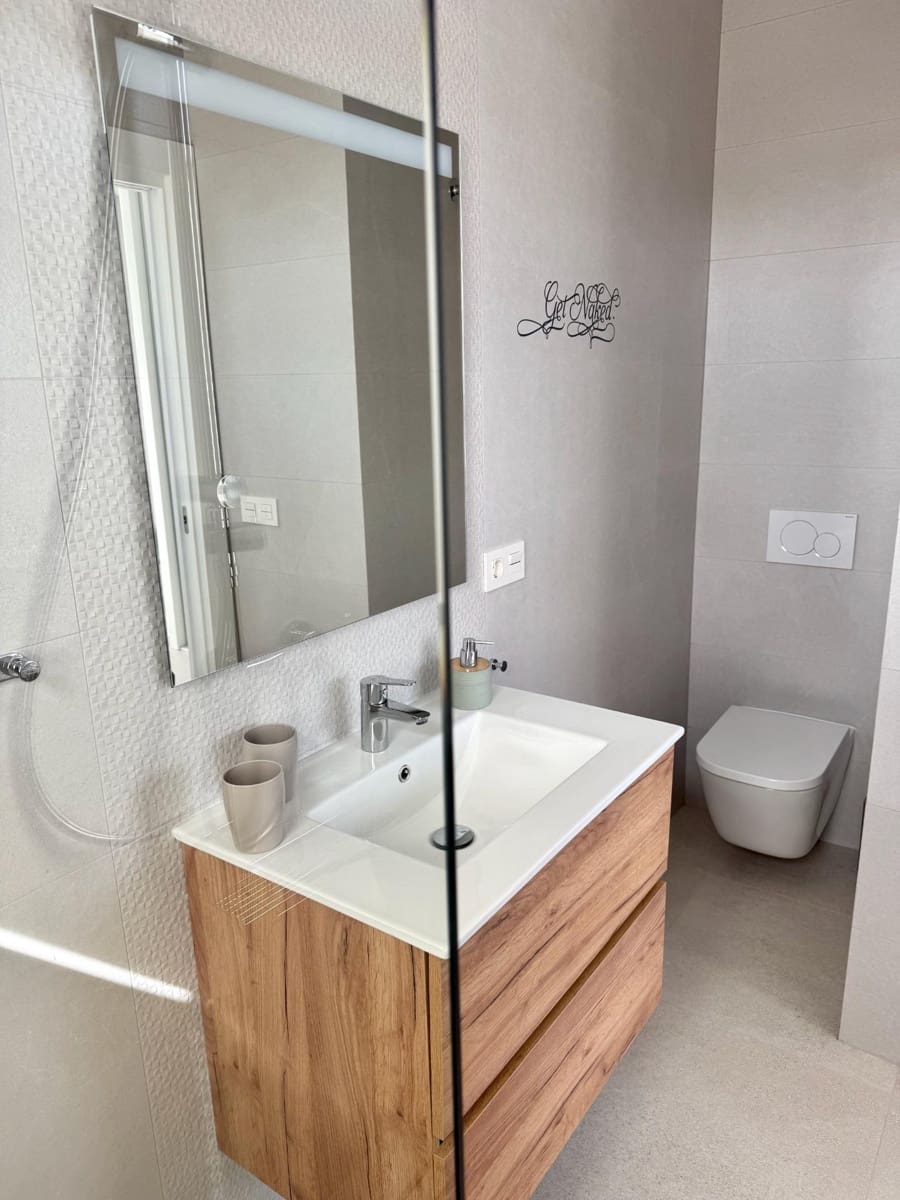 Chalet de 4 habitaciones en Guardamar del Segura en venta con piscina - 660.000 € (Ref: 9504554)