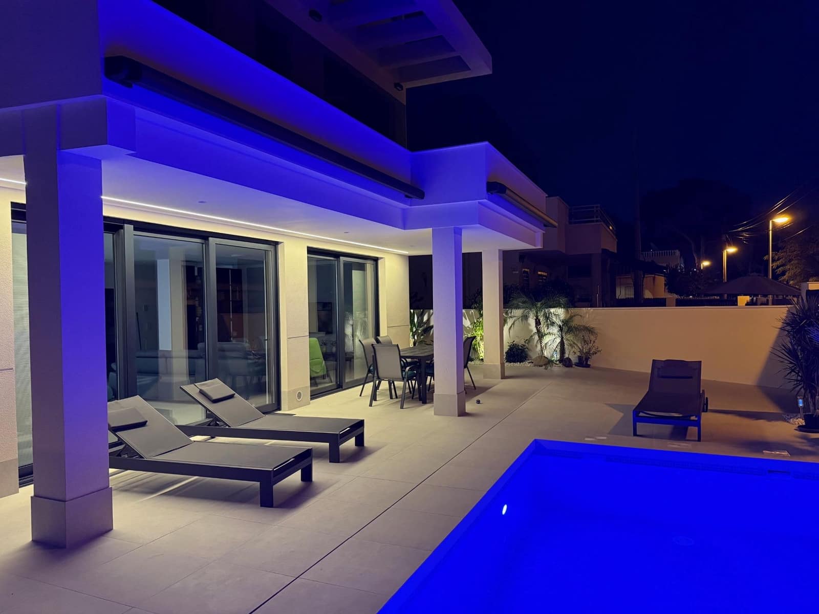 Chalet de 4 habitaciones en Guardamar del Segura en venta con piscina - 660.000 € (Ref: 9504554)