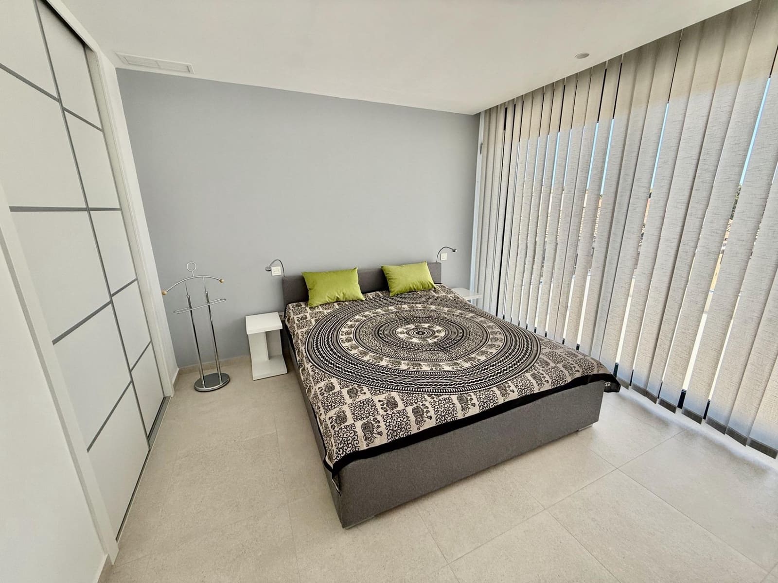 Chalet de 4 habitaciones en Guardamar del Segura en venta con piscina - 660.000 € (Ref: 9504554)