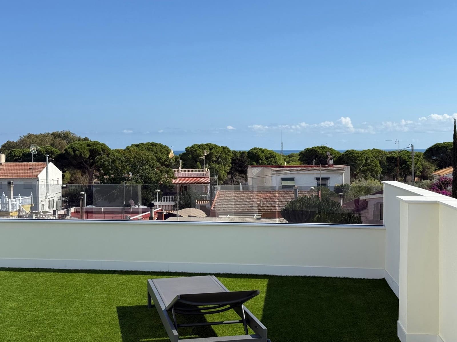 Chalet de 4 habitaciones en Guardamar del Segura en venta con piscina - 660.000 € (Ref: 9504554)