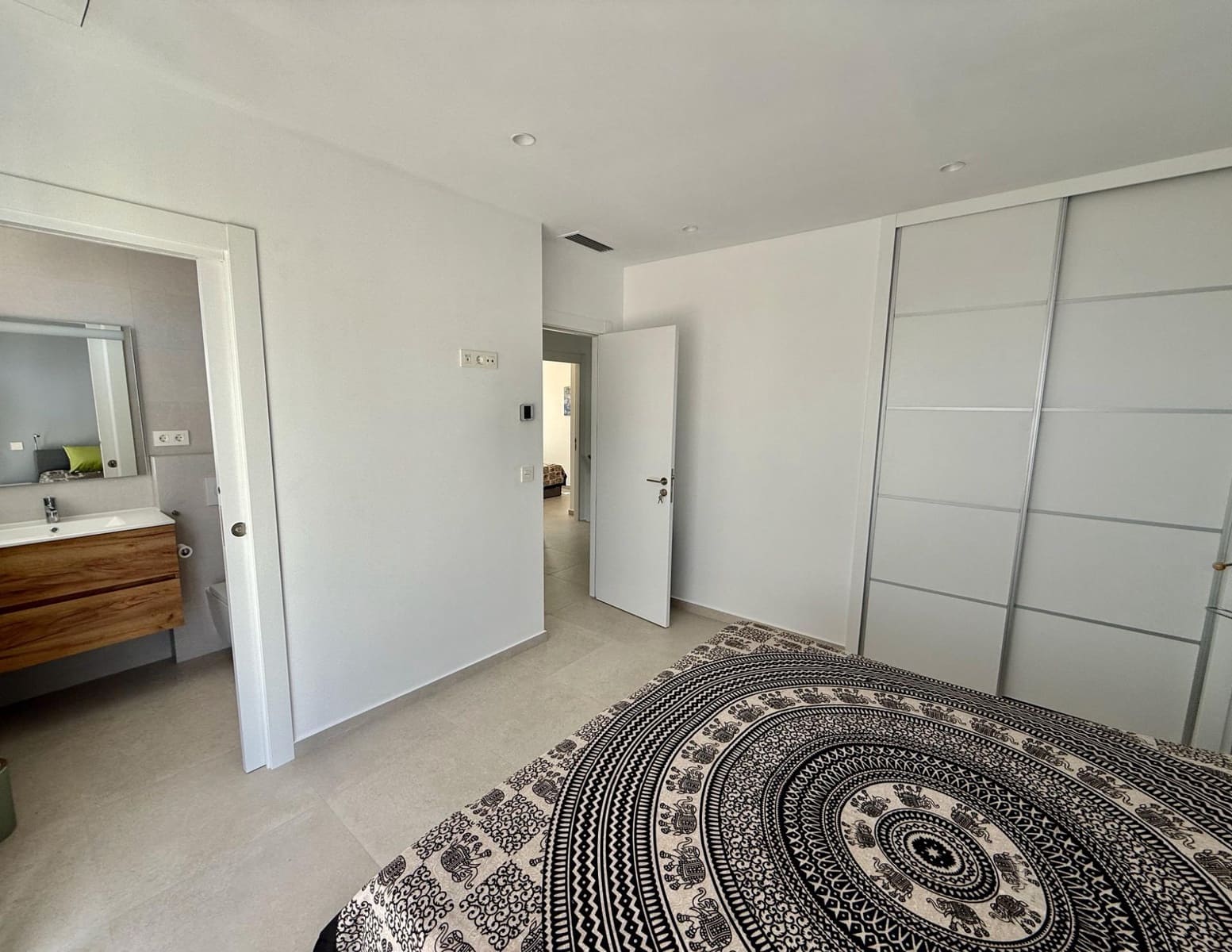 Chalet de 4 habitaciones en Guardamar del Segura en venta con piscina - 660.000 € (Ref: 9504554)