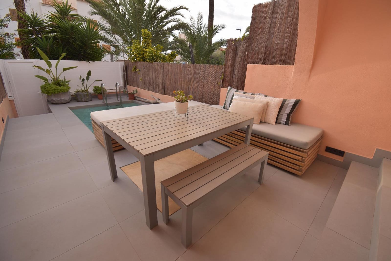 2 bedroom Bungalow for sale in Santa Pola with pool - € 450,000 (Ref: 9504555)