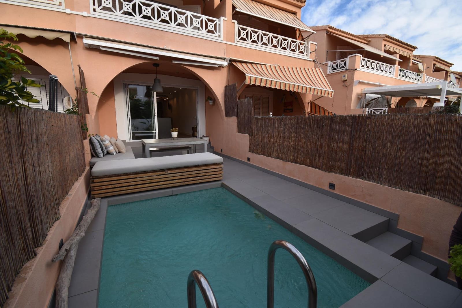 2 bedroom Bungalow for sale in Santa Pola with pool - € 450,000 (Ref: 9504555)