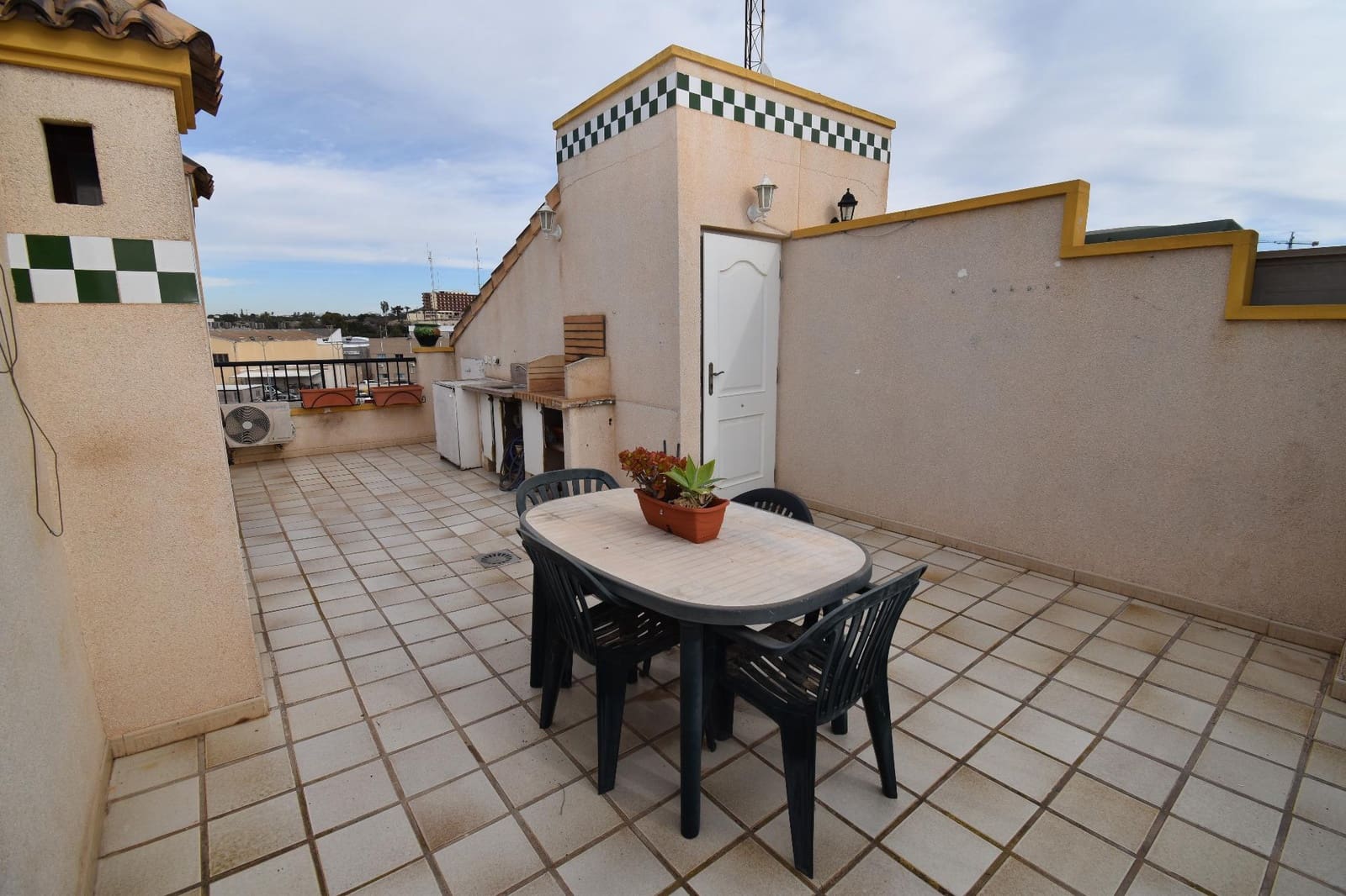 2 soveværelse Bungalow til salg i Santa Pola med swimmingpool - € 189.000 (Ref: 9556083)