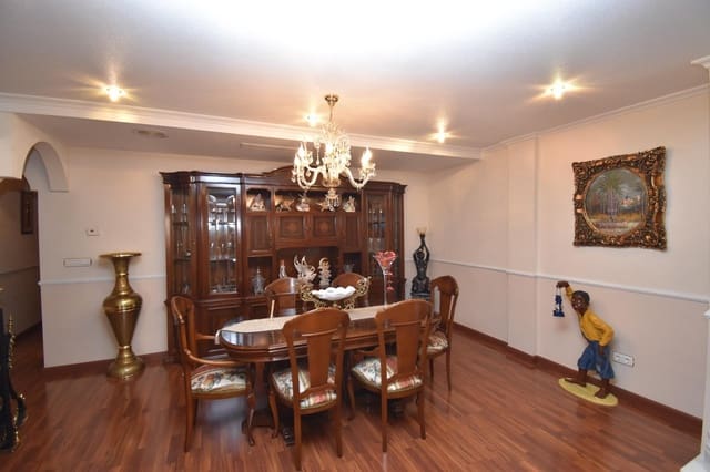 4 soveværelse Bungalow til salg i Elche / Elx med swimmingpool - € 495.000 (Ref: 9611459)