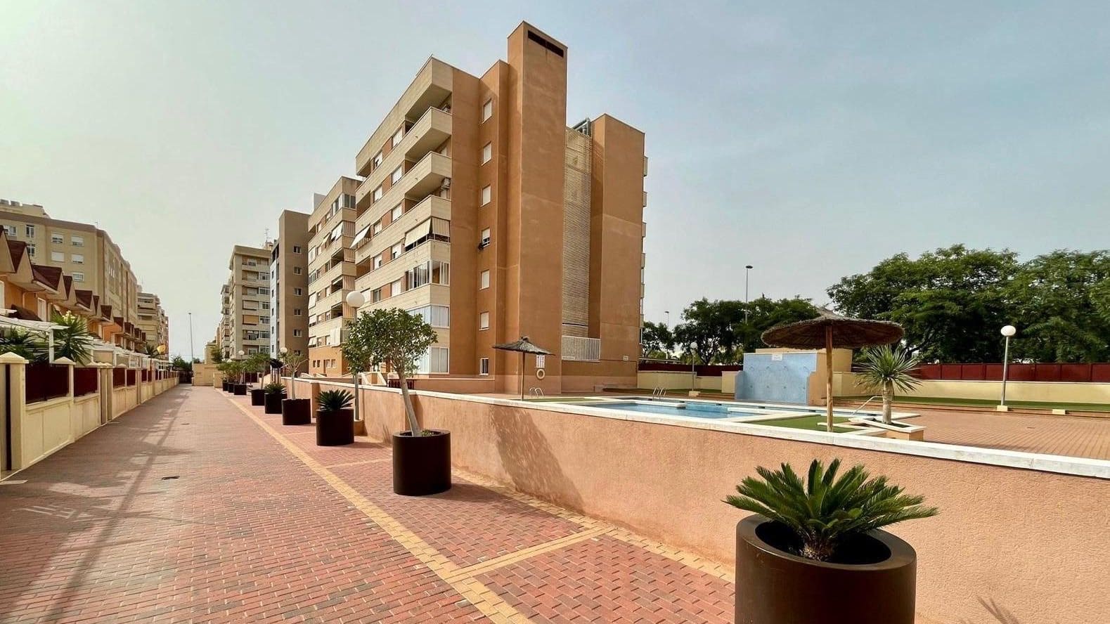 4 soveværelse Bungalow til salg i Elche / Elx med swimmingpool - € 495.000 (Ref: 9611459)