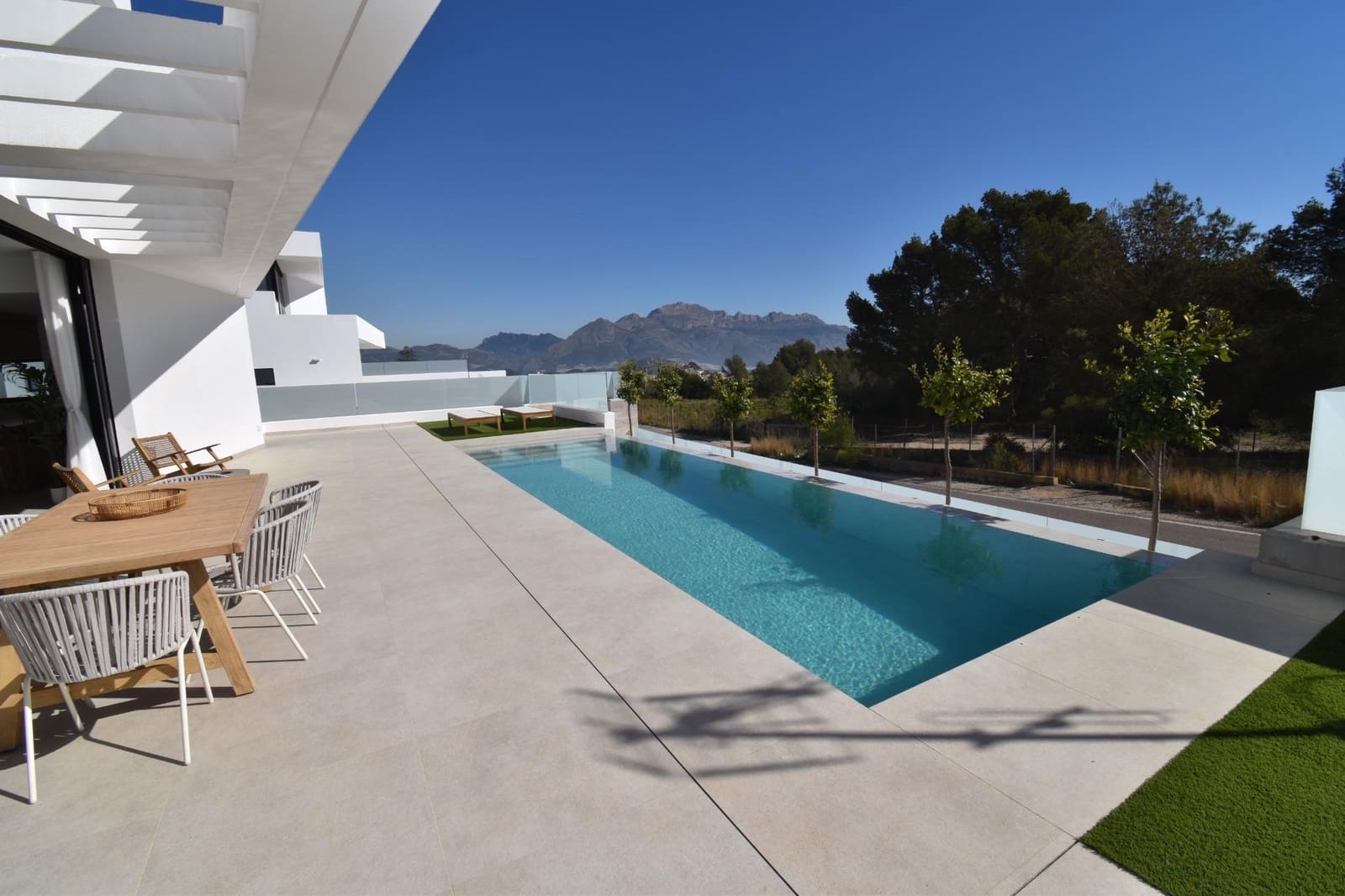 4 slaapkamer Villa te koop in Polop met zwembad garage - € 745.000 (Ref: 9634551)