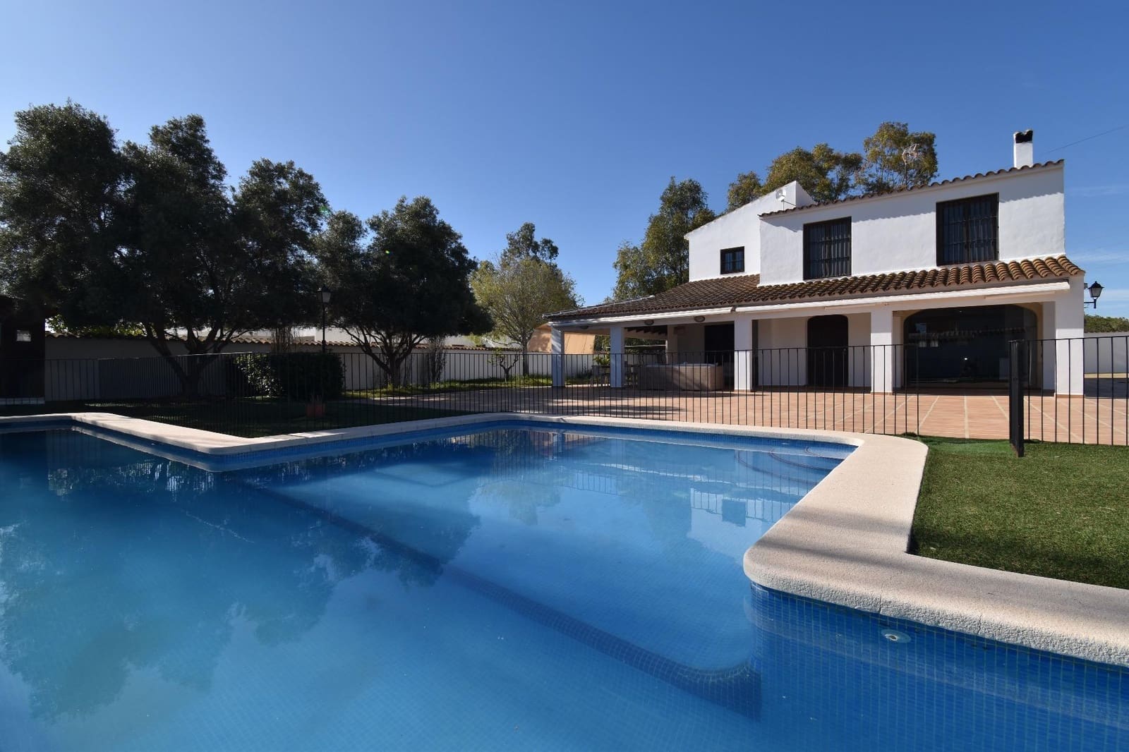 4 soveværelse Villa til salg i Santa Pola med swimmingpool garage - € 890.000 (Ref: 9652257)