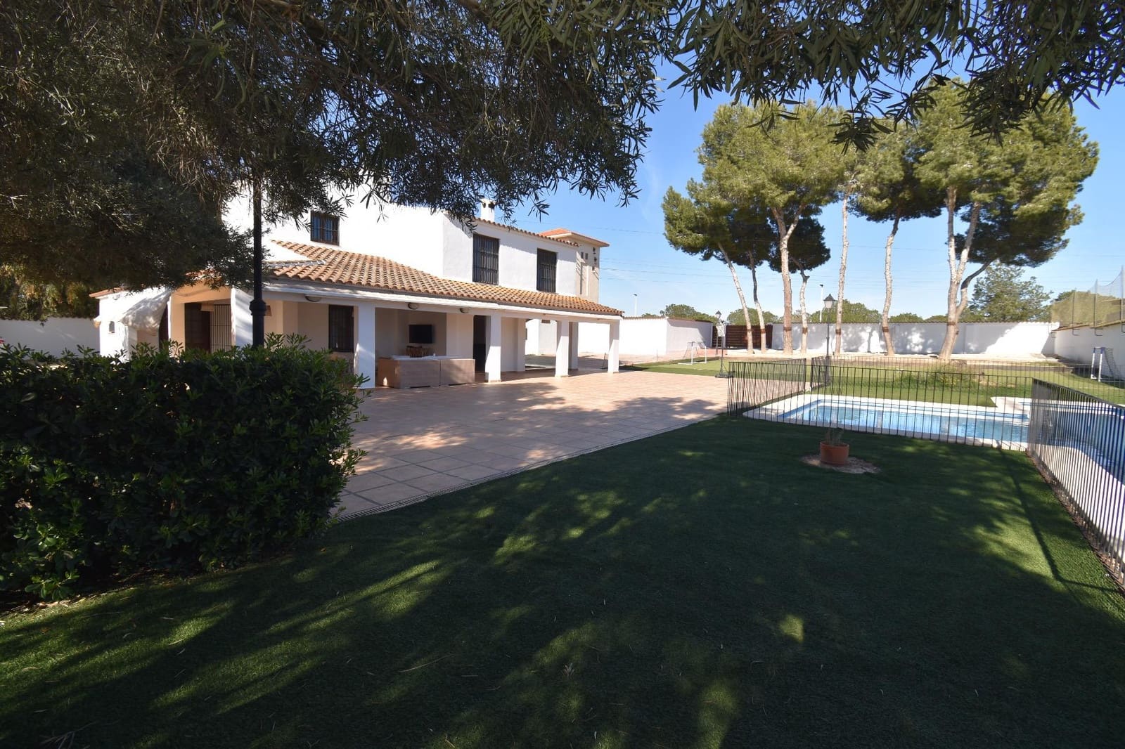 4 soveværelse Villa til salg i Santa Pola med swimmingpool garage - € 890.000 (Ref: 9652257)