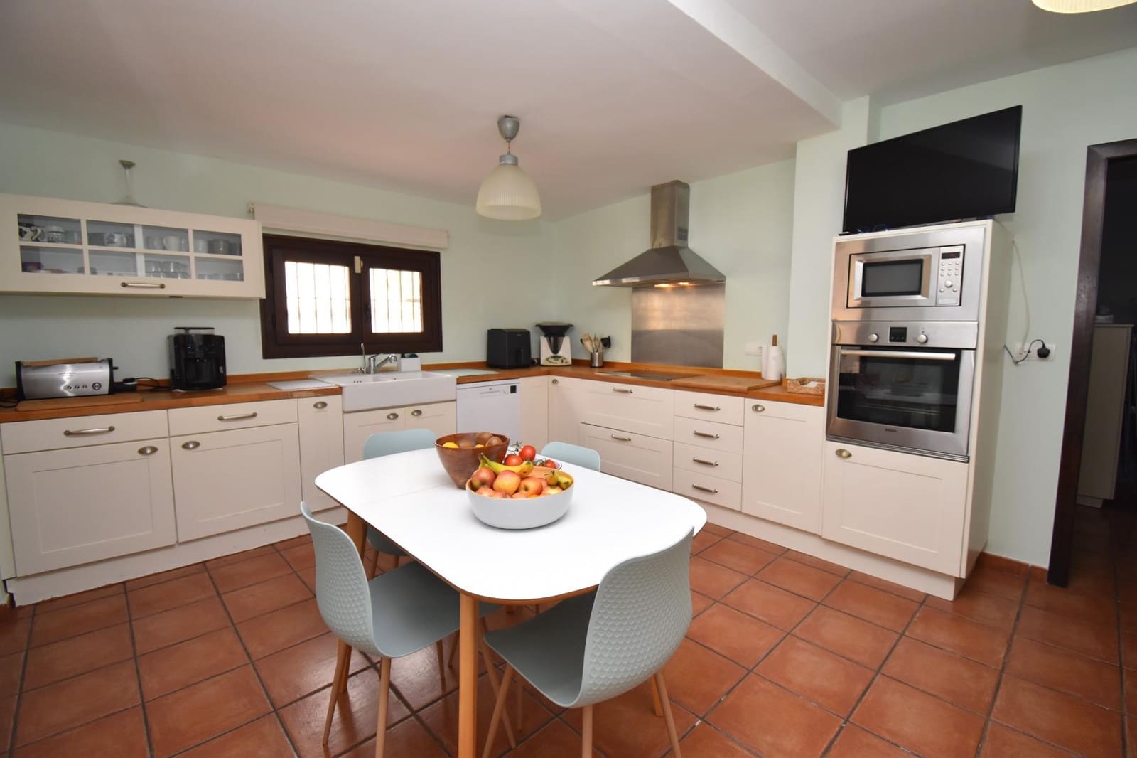 4 bedroom Villa for sale in Santa Pola with pool garage - € 849,000 (Ref: 9652257)