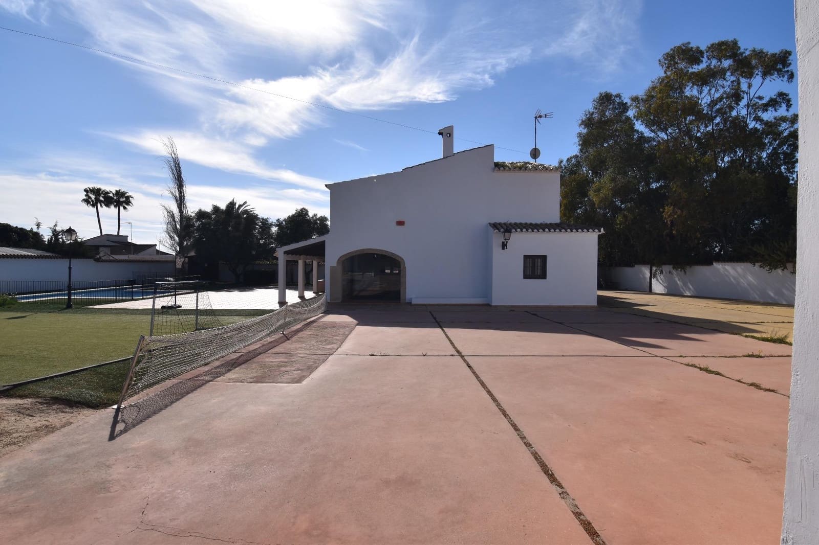 4 bedroom Villa for sale in Santa Pola with pool garage - € 849,000 (Ref: 9652257)