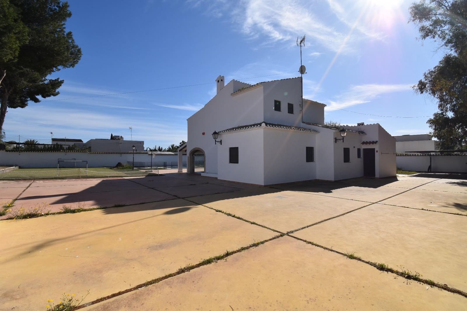 4 bedroom Villa for sale in Santa Pola with pool garage - € 849,000 (Ref: 9652257)