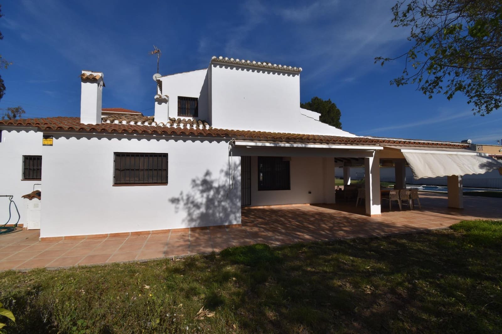 4 bedroom Villa for sale in Santa Pola with pool garage - € 849,000 (Ref: 9652257)