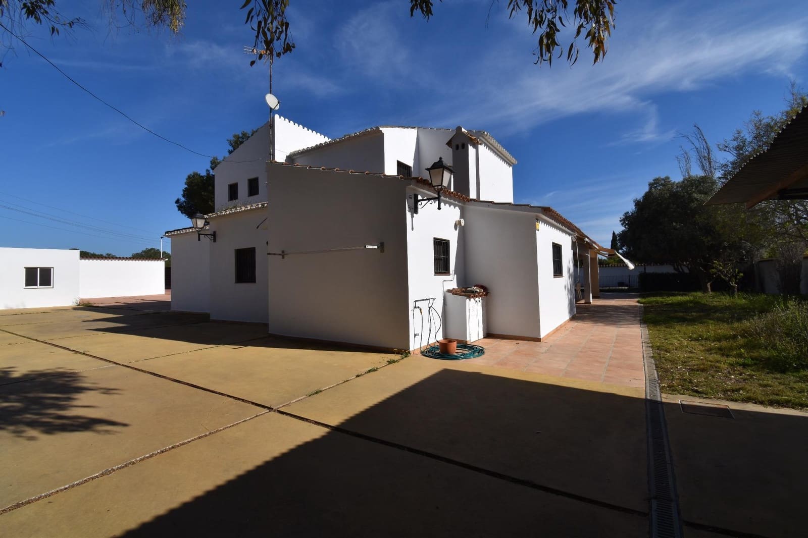 4 bedroom Villa for sale in Santa Pola with pool garage - € 849,000 (Ref: 9652257)