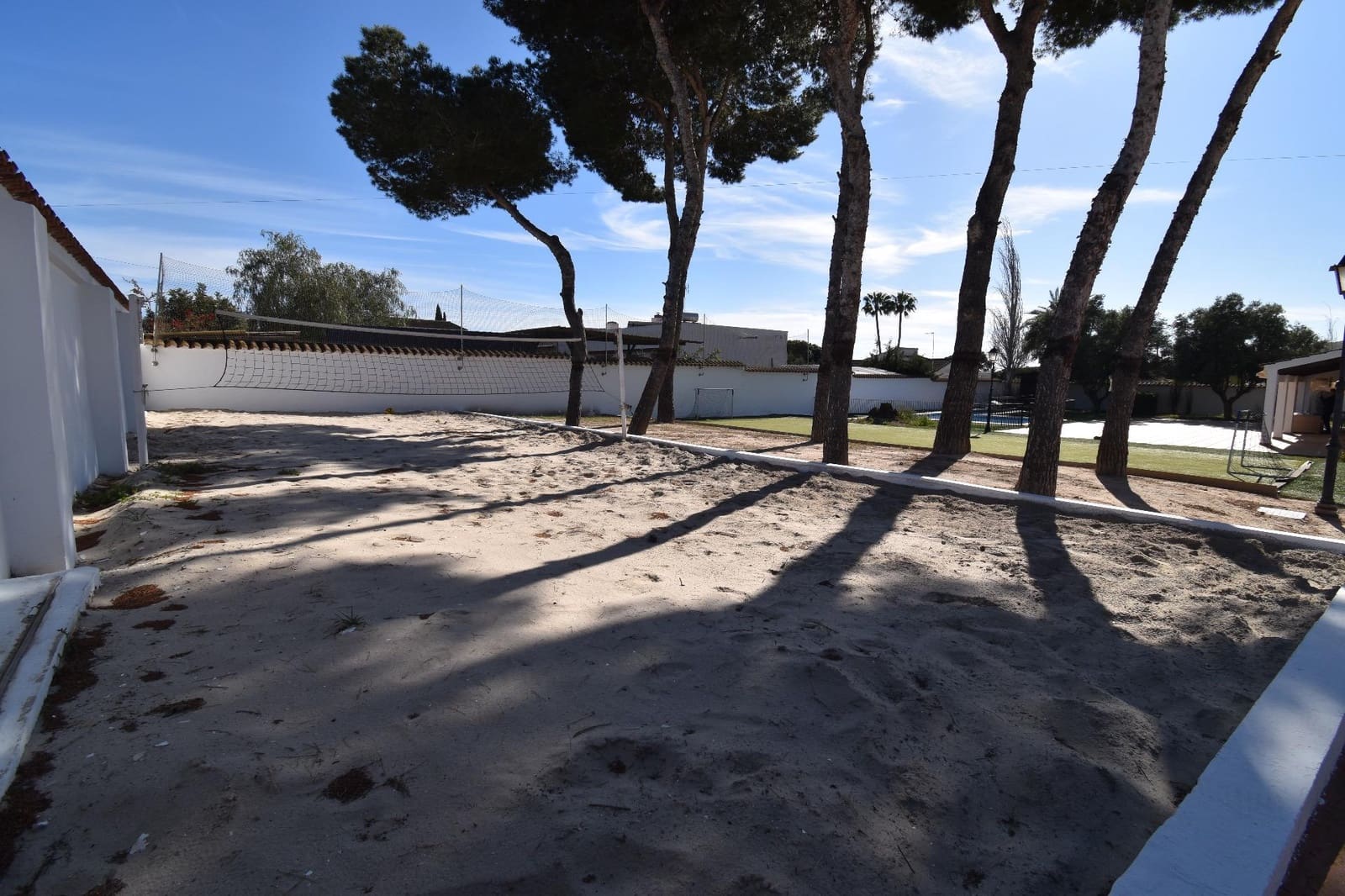 4 bedroom Villa for sale in Santa Pola with pool garage - € 849,000 (Ref: 9652257)