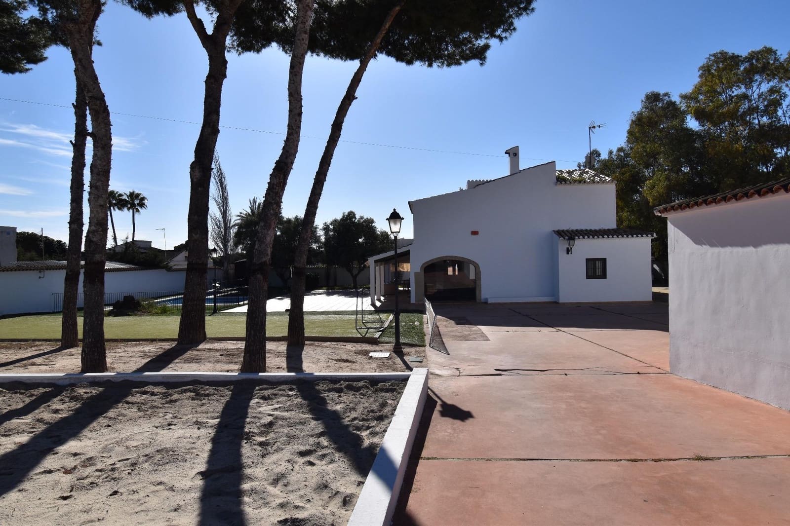 4 bedroom Villa for sale in Santa Pola with pool garage - € 849,000 (Ref: 9652257)