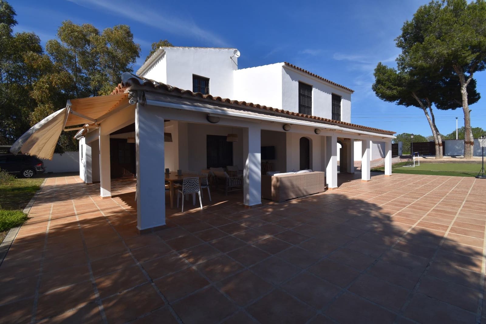 4 bedroom Villa for sale in Santa Pola with pool garage - € 849,000 (Ref: 9652257)