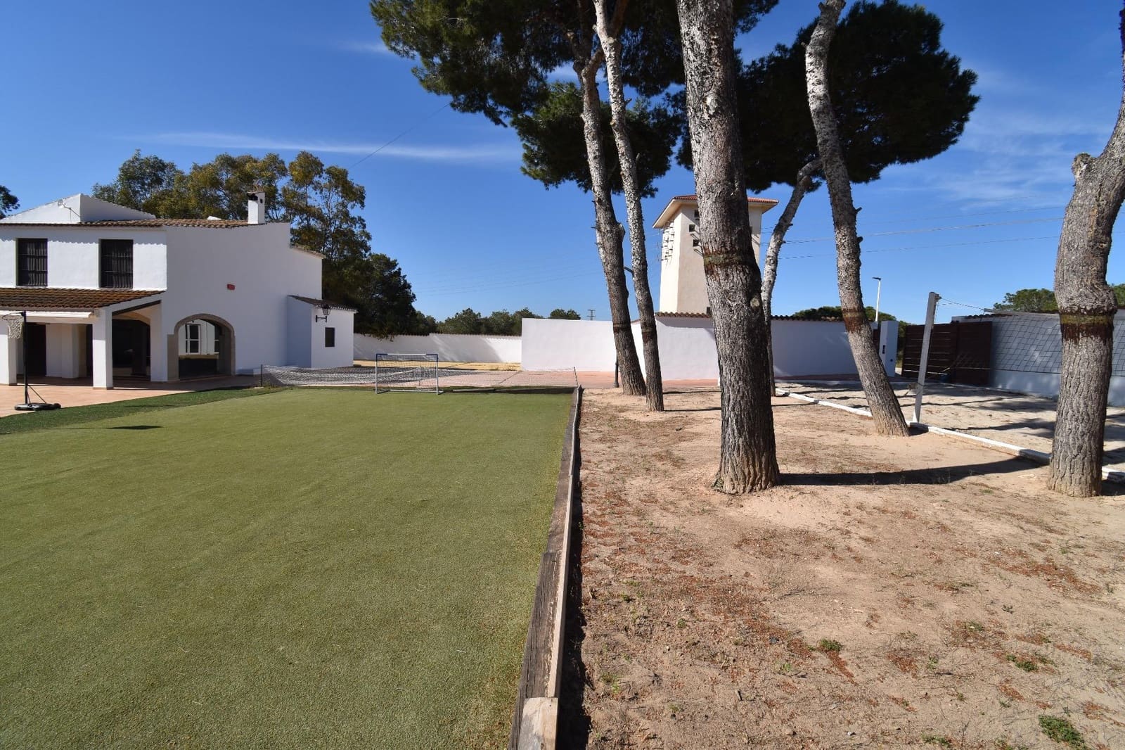 4 bedroom Villa for sale in Santa Pola with pool garage - € 849,000 (Ref: 9652257)