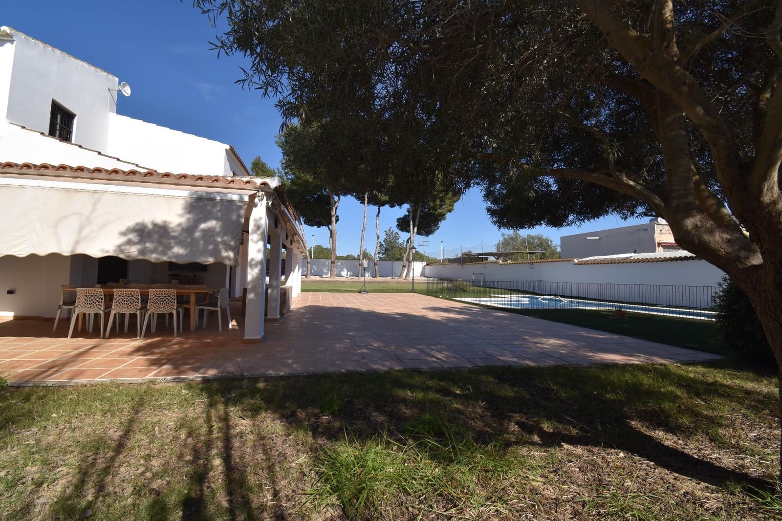 4 bedroom Villa for sale in Santa Pola with pool garage - € 849,000 (Ref: 9652257)