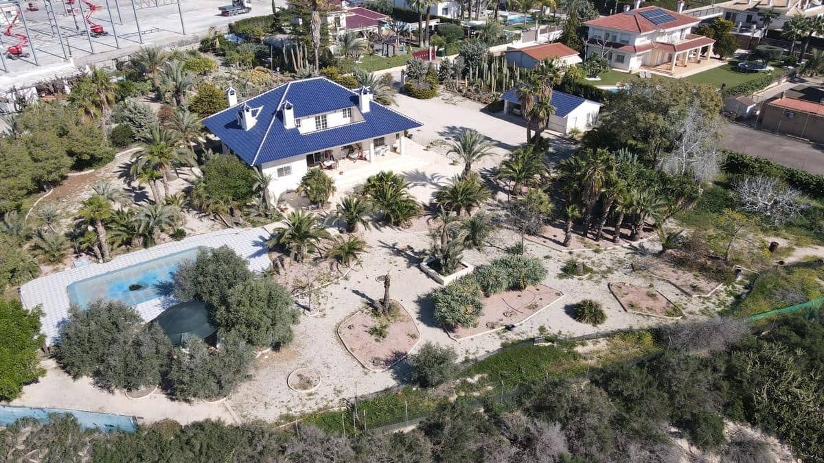 7 Zimmer Villa zu verkaufen in Matola mit Pool - 740.000 € (Ref: 9677665)