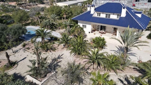 7 Zimmer Villa zu verkaufen in Matola, Elche / Elx mit Pool - 740.000 € (Ref: 9677665)