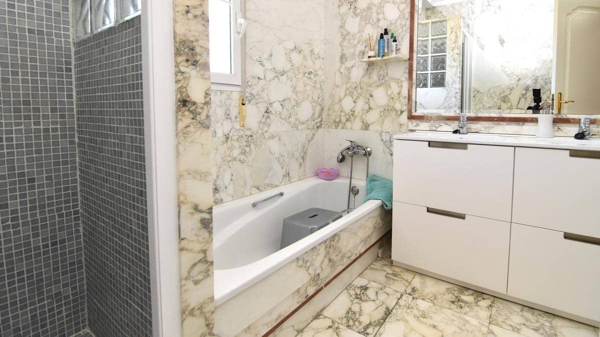 7 Zimmer Villa zu verkaufen in Matola mit Pool - 740.000 € (Ref: 9677665)