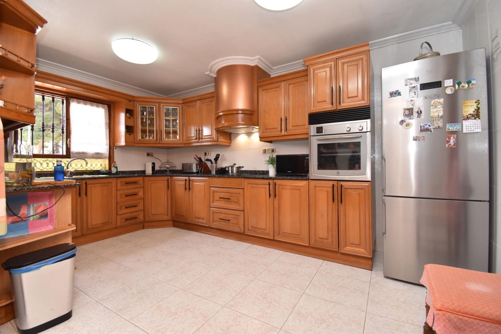 4 makuuhuone Huvila myytävänä paikassa Santa Pola mukana uima-altaan 
autotalli - 545 000 € (Ref: 9797367)