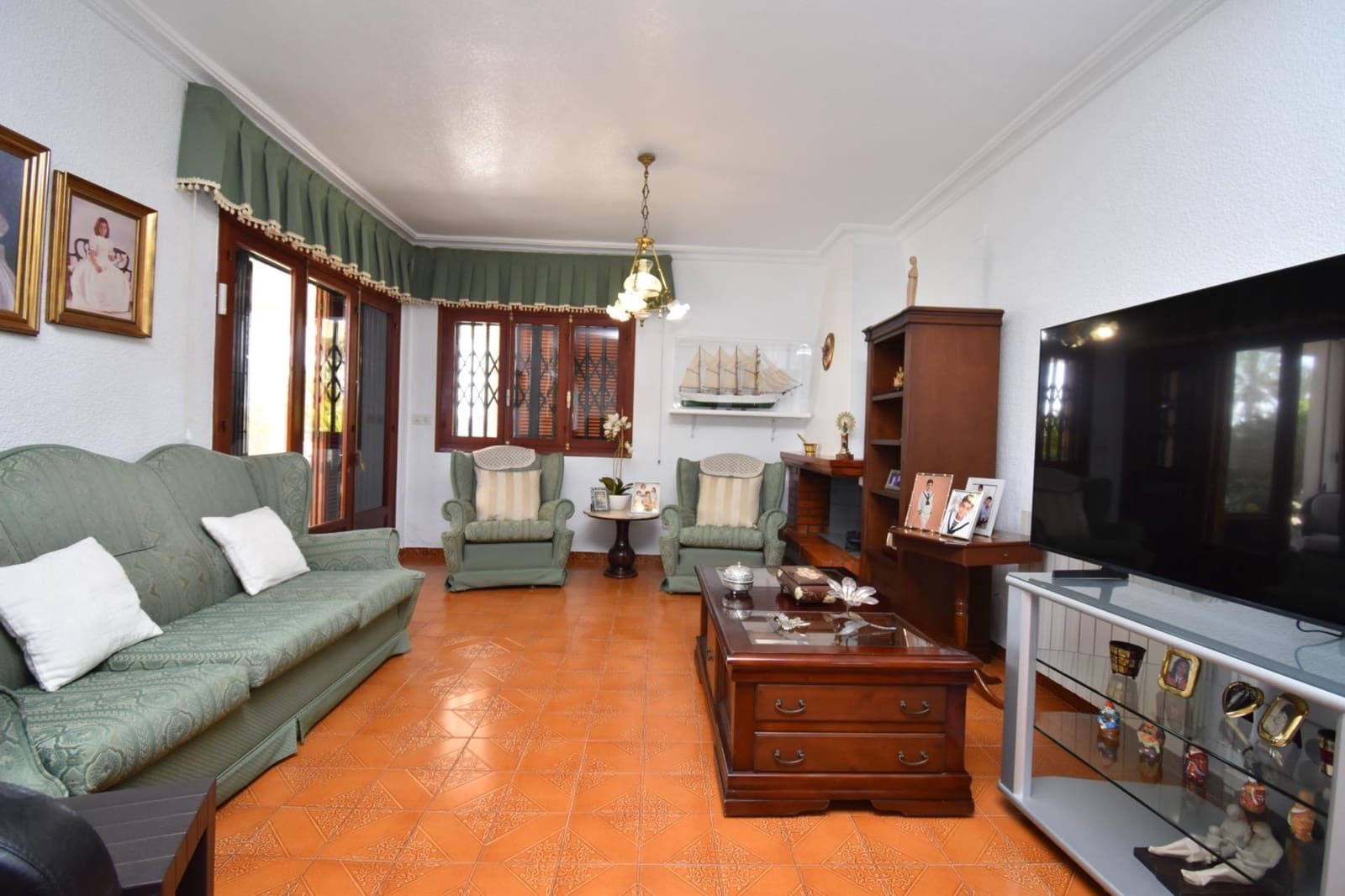 4 makuuhuone Huvila myytävänä paikassa Santa Pola mukana uima-altaan 
autotalli - 545 000 € (Ref: 9797367)