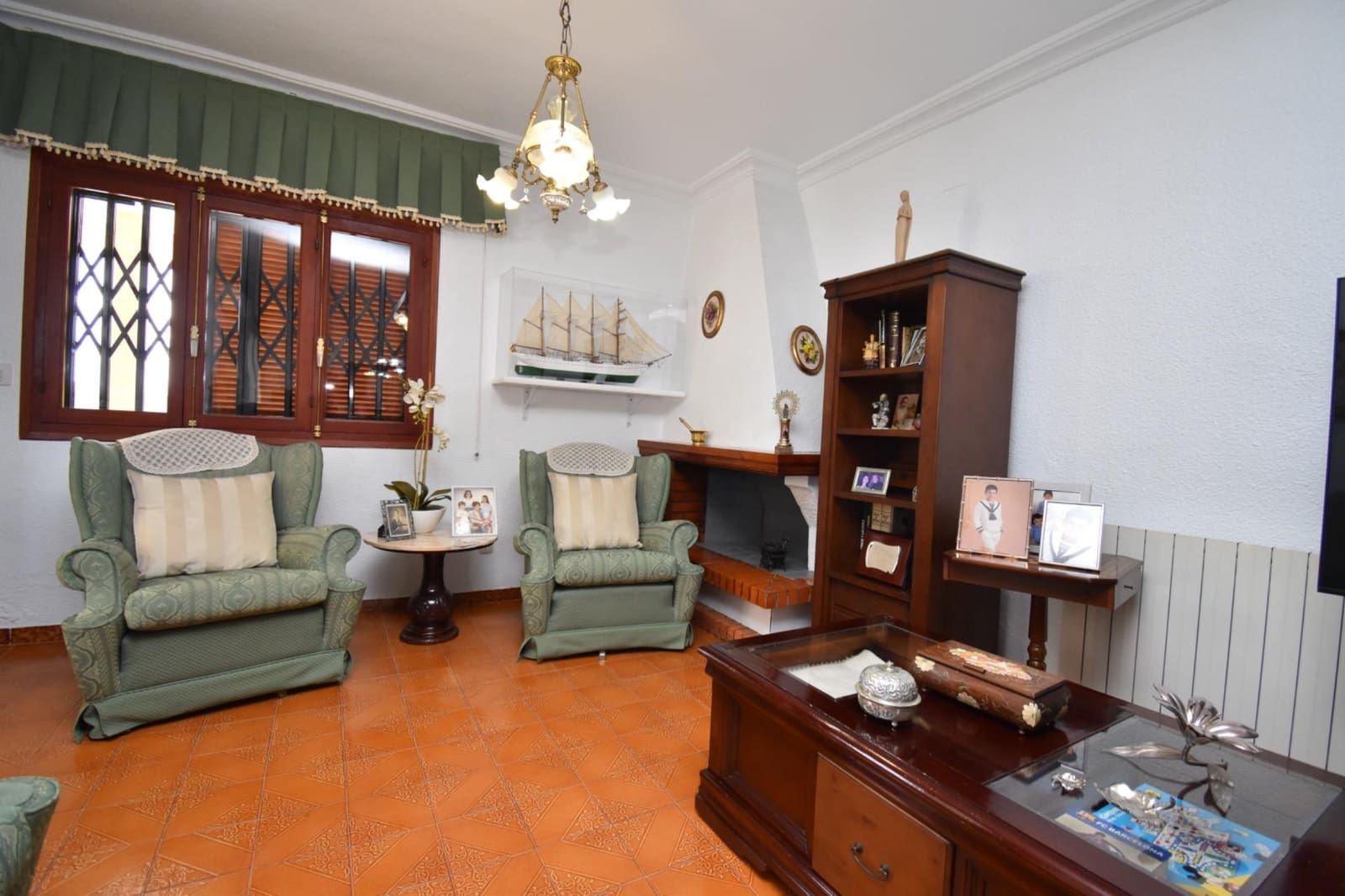 4 makuuhuone Huvila myytävänä paikassa Santa Pola mukana uima-altaan 
autotalli - 545 000 € (Ref: 9797367)