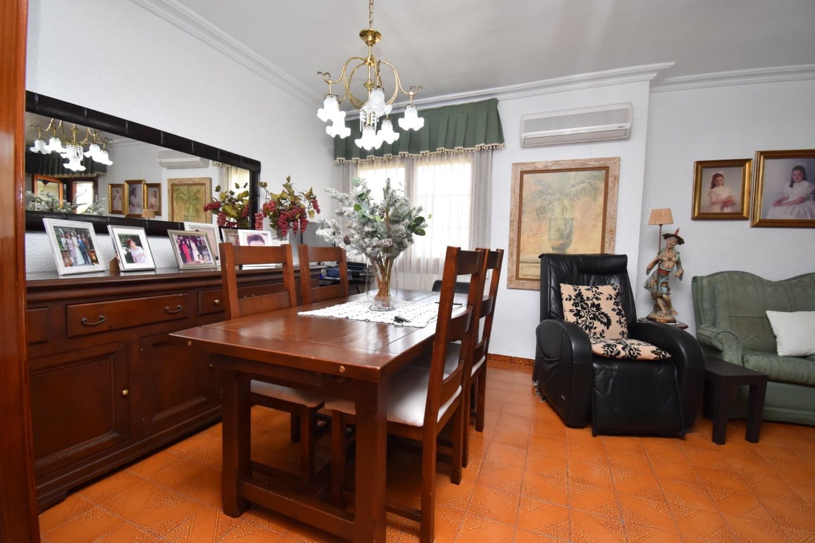 4 makuuhuone Huvila myytävänä paikassa Santa Pola mukana uima-altaan 
autotalli - 545 000 € (Ref: 9797367)