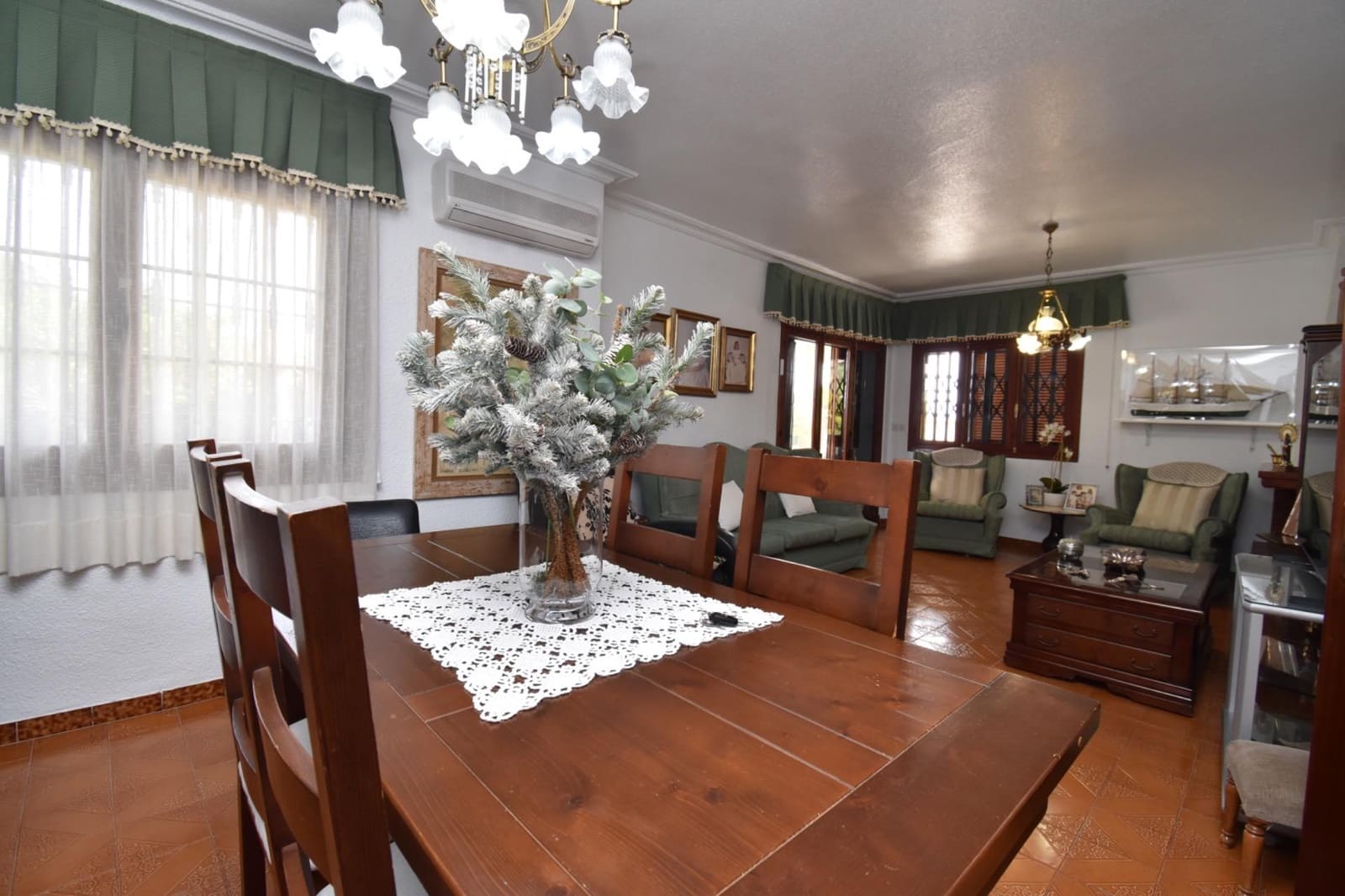 4 makuuhuone Huvila myytävänä paikassa Santa Pola mukana uima-altaan 
autotalli - 545 000 € (Ref: 9797367)