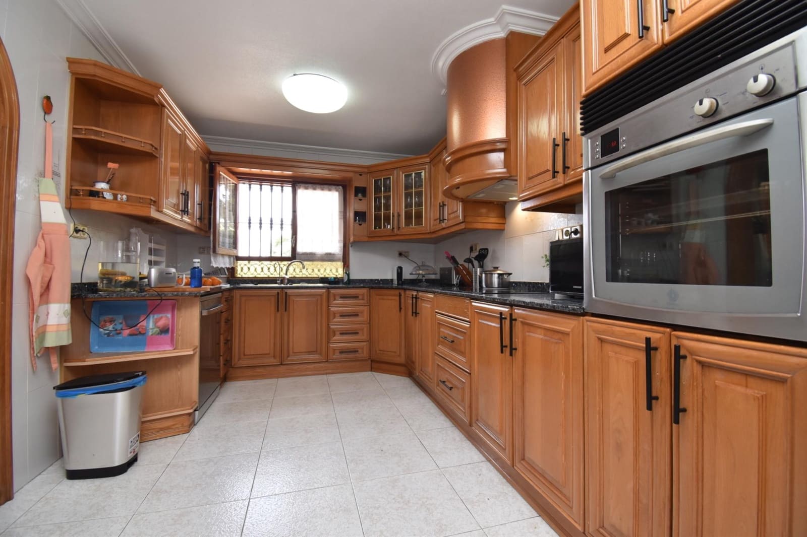 4 makuuhuone Huvila myytävänä paikassa Santa Pola mukana uima-altaan 
autotalli - 545 000 € (Ref: 9797367)