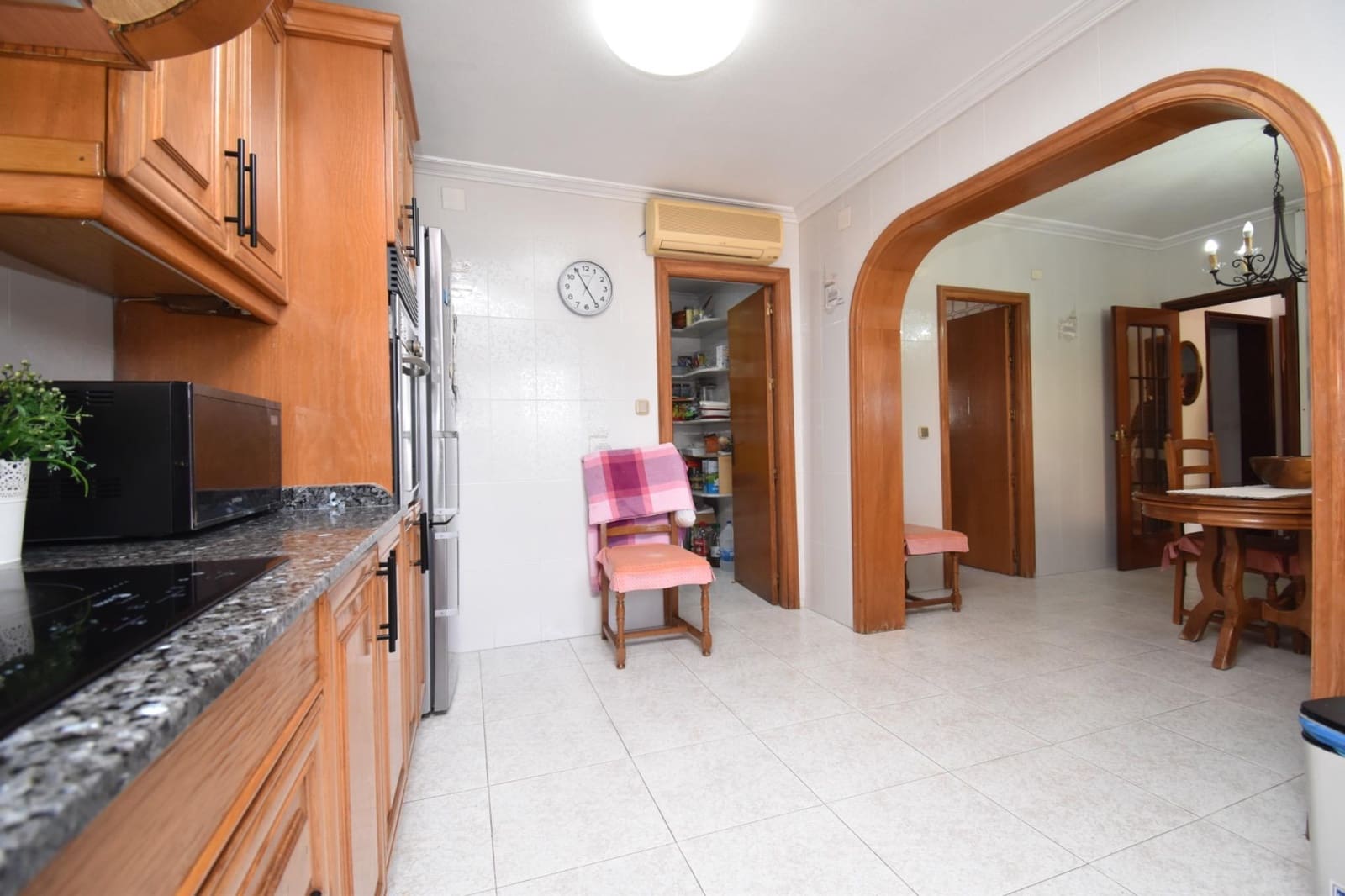 4 makuuhuone Huvila myytävänä paikassa Santa Pola mukana uima-altaan 
autotalli - 545 000 € (Ref: 9797367)