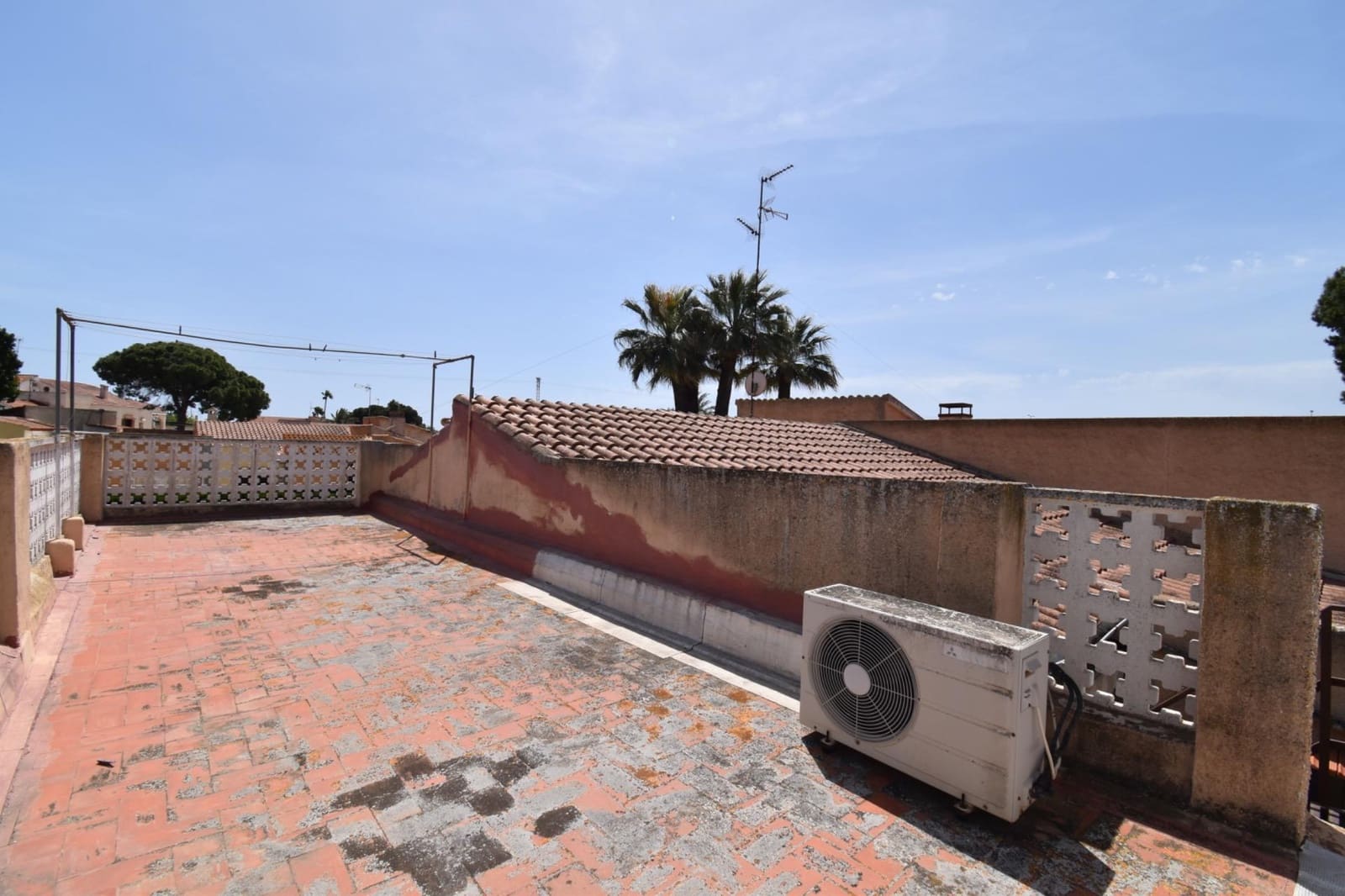 4 makuuhuone Huvila myytävänä paikassa Santa Pola mukana uima-altaan 
autotalli - 545 000 € (Ref: 9797367)