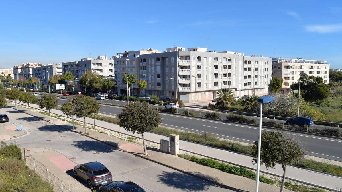 3 sypialnia Dom szeregowy na sprzedaż w Guardamar del Segura z basenem garażem - 287 000 € (Ref: 9797369)