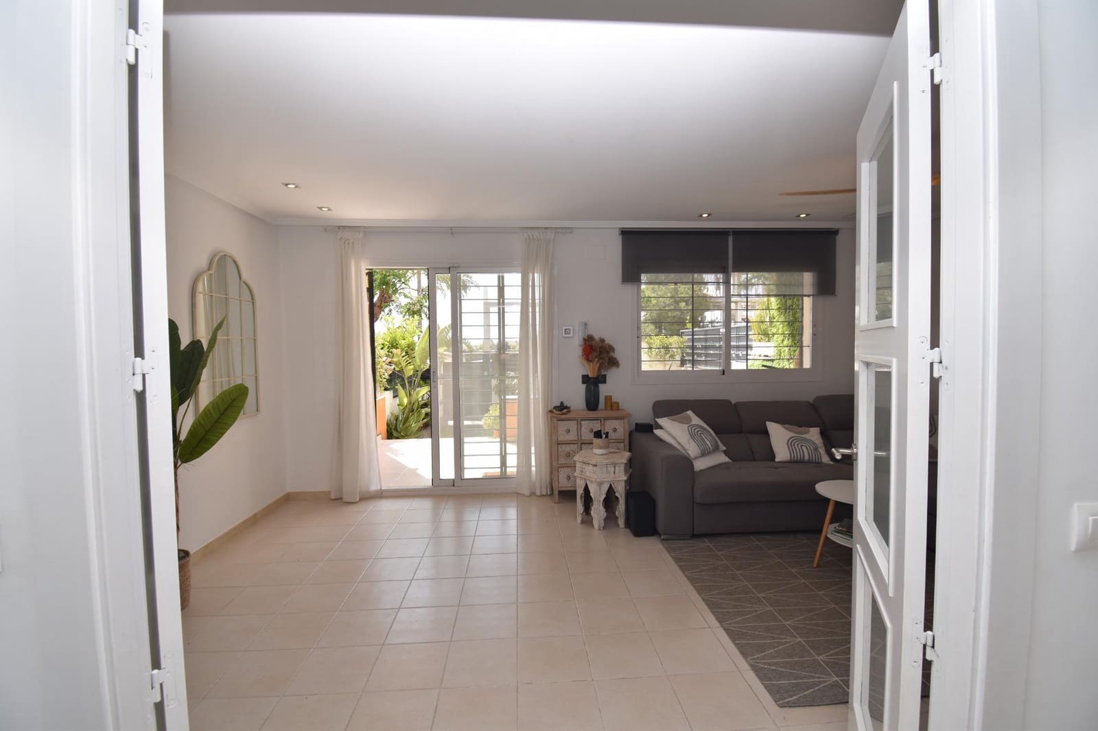 4 bedroom Apartment for sale in Monforte del Cid with pool - € 365,000 (Ref: 9831764)
