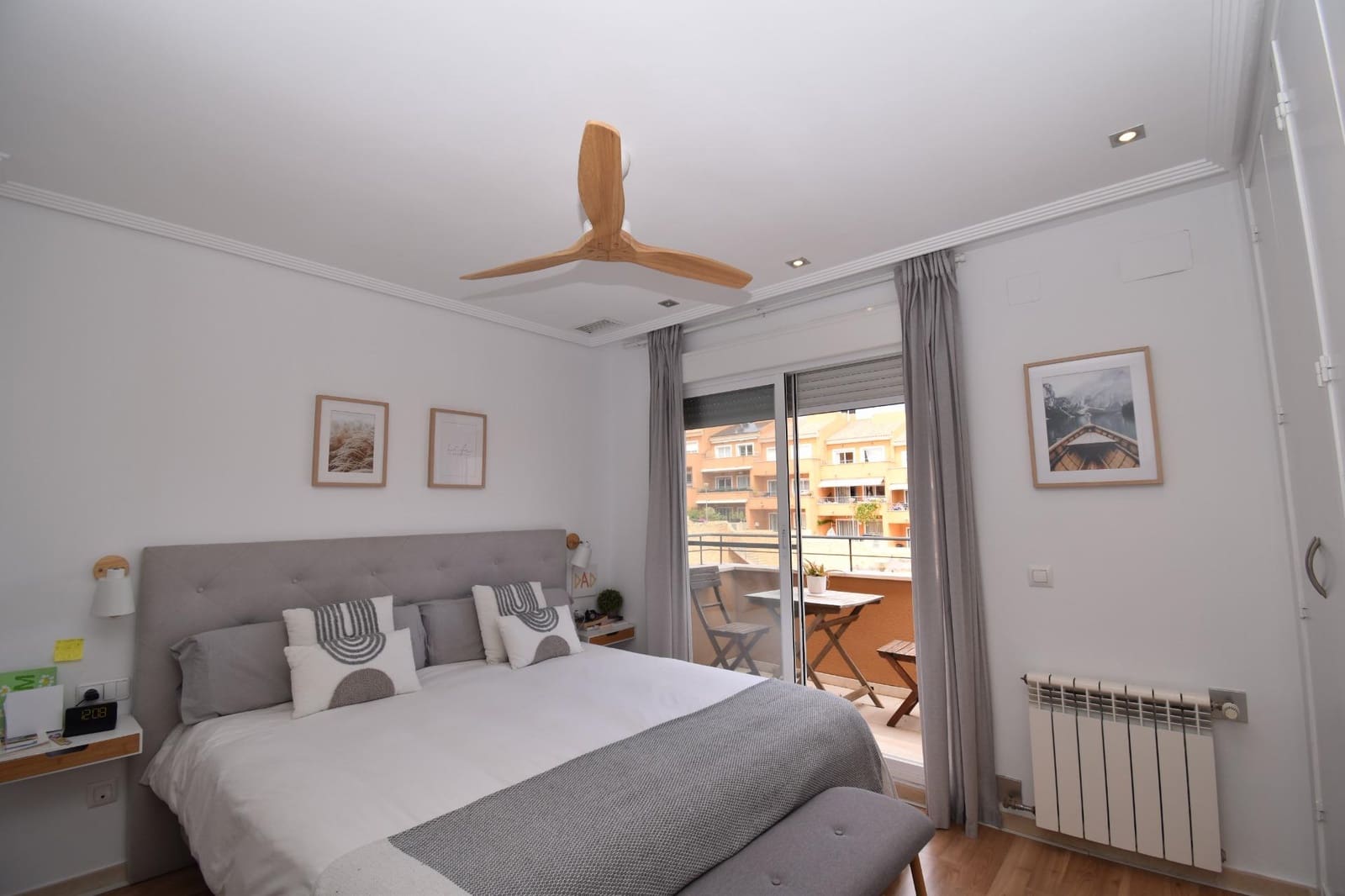 4 bedroom Apartment for sale in Monforte del Cid with pool - € 365,000 (Ref: 9831764)