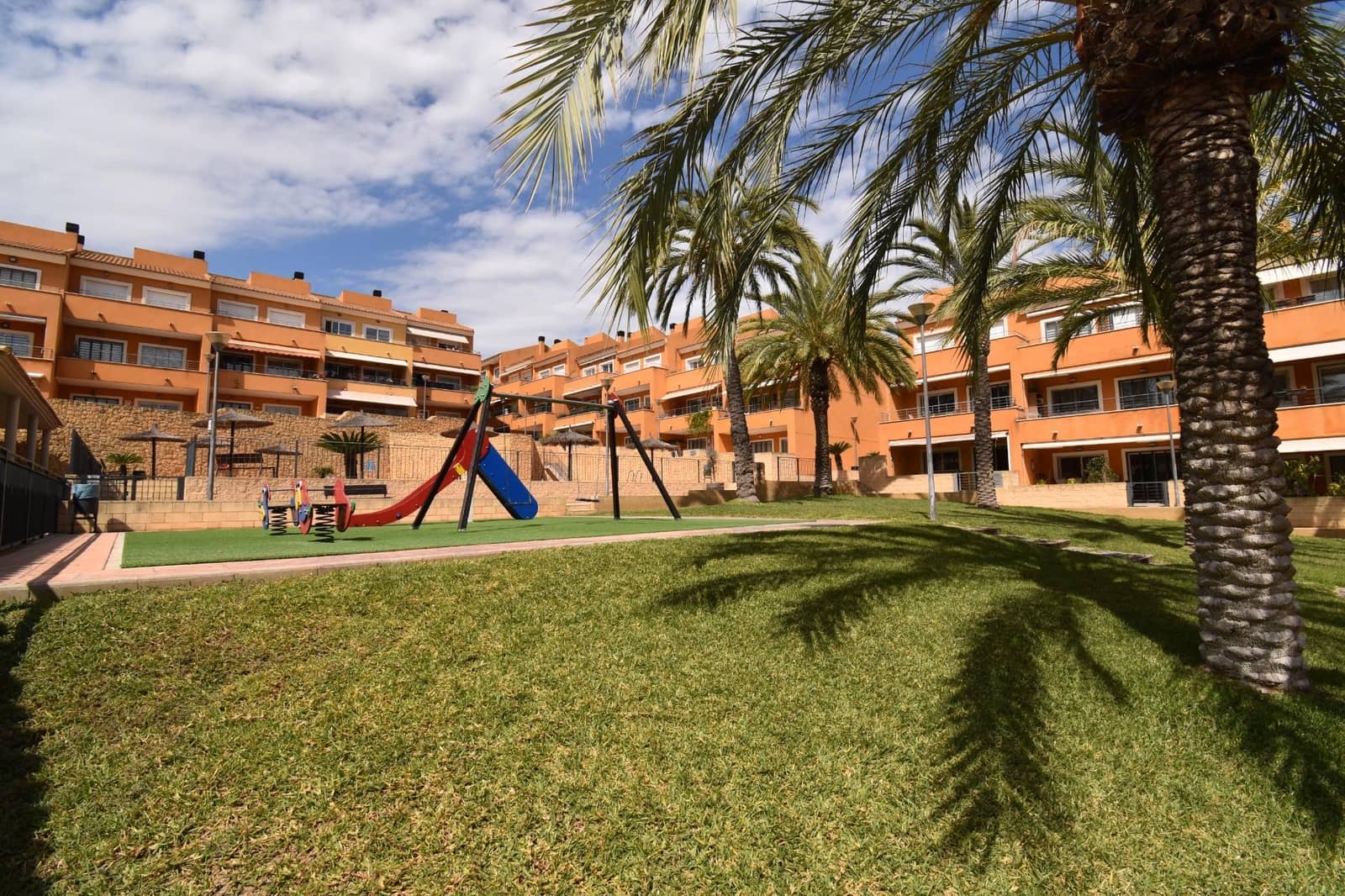 4 bedroom Apartment for sale in Monforte del Cid with pool - € 365,000 (Ref: 9831764)