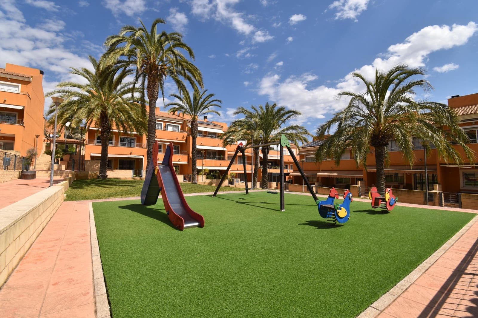 4 bedroom Apartment for sale in Monforte del Cid with pool - € 365,000 (Ref: 9831764)