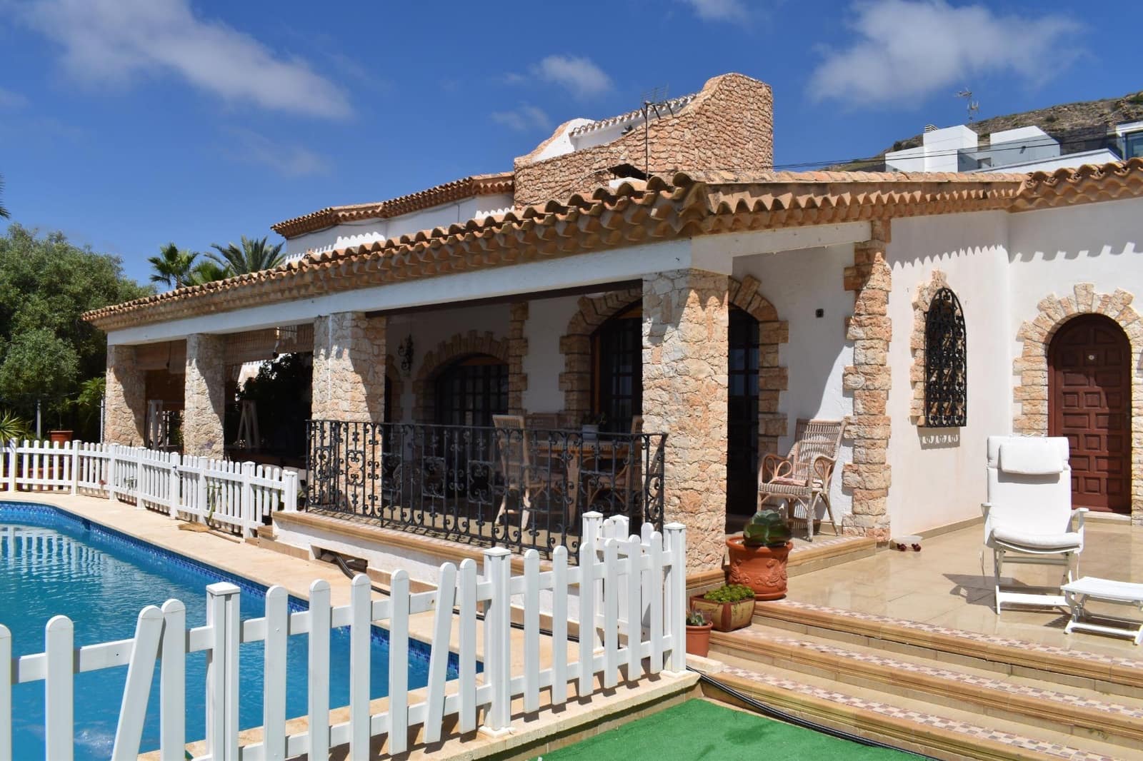 5 bedroom Villa for sale in Santa Pola with pool garage - € 3,500,000 (Ref: 9917217)