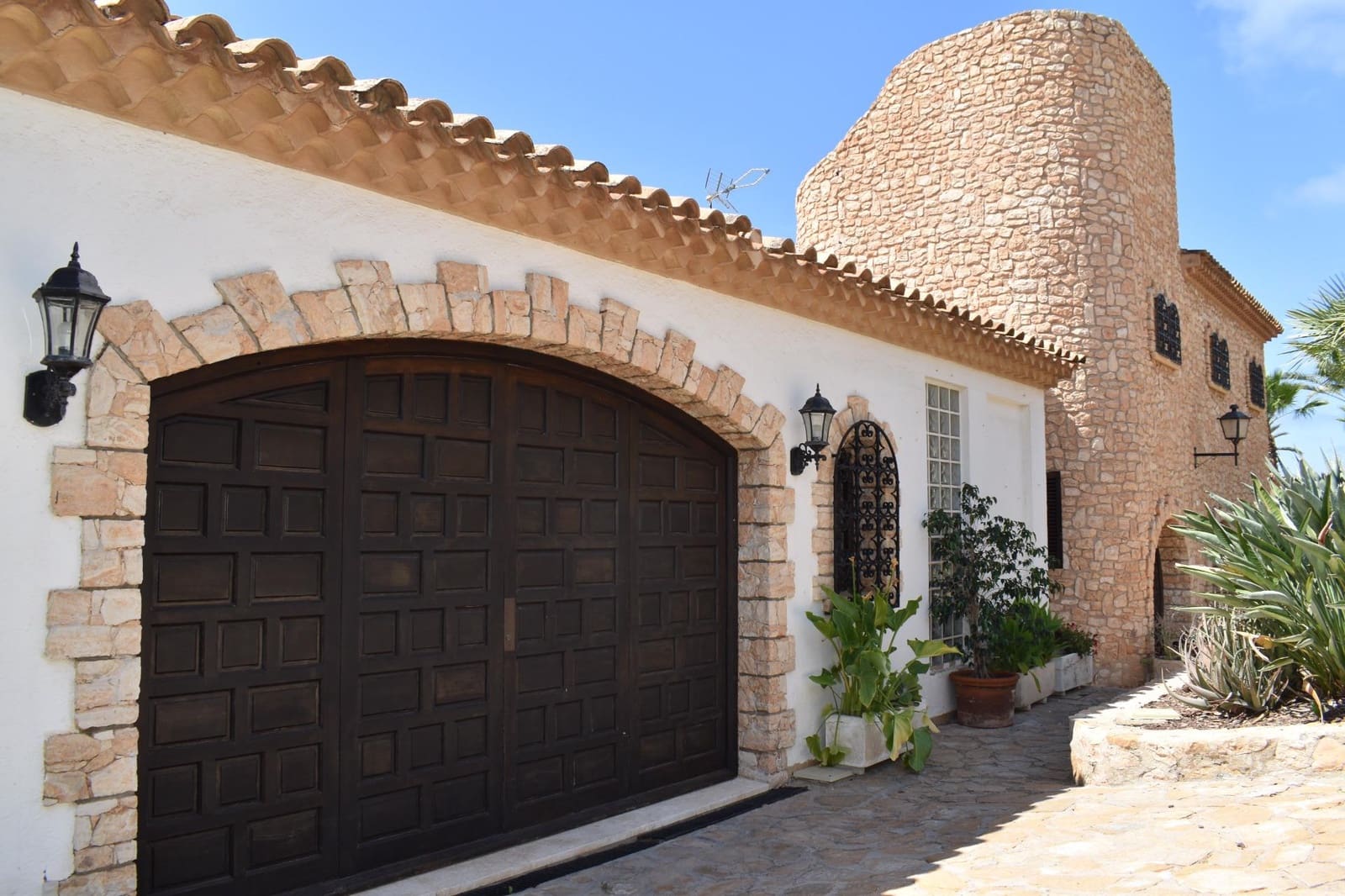 5 bedroom Villa for sale in Santa Pola with pool garage - € 3,500,000 (Ref: 9917217)