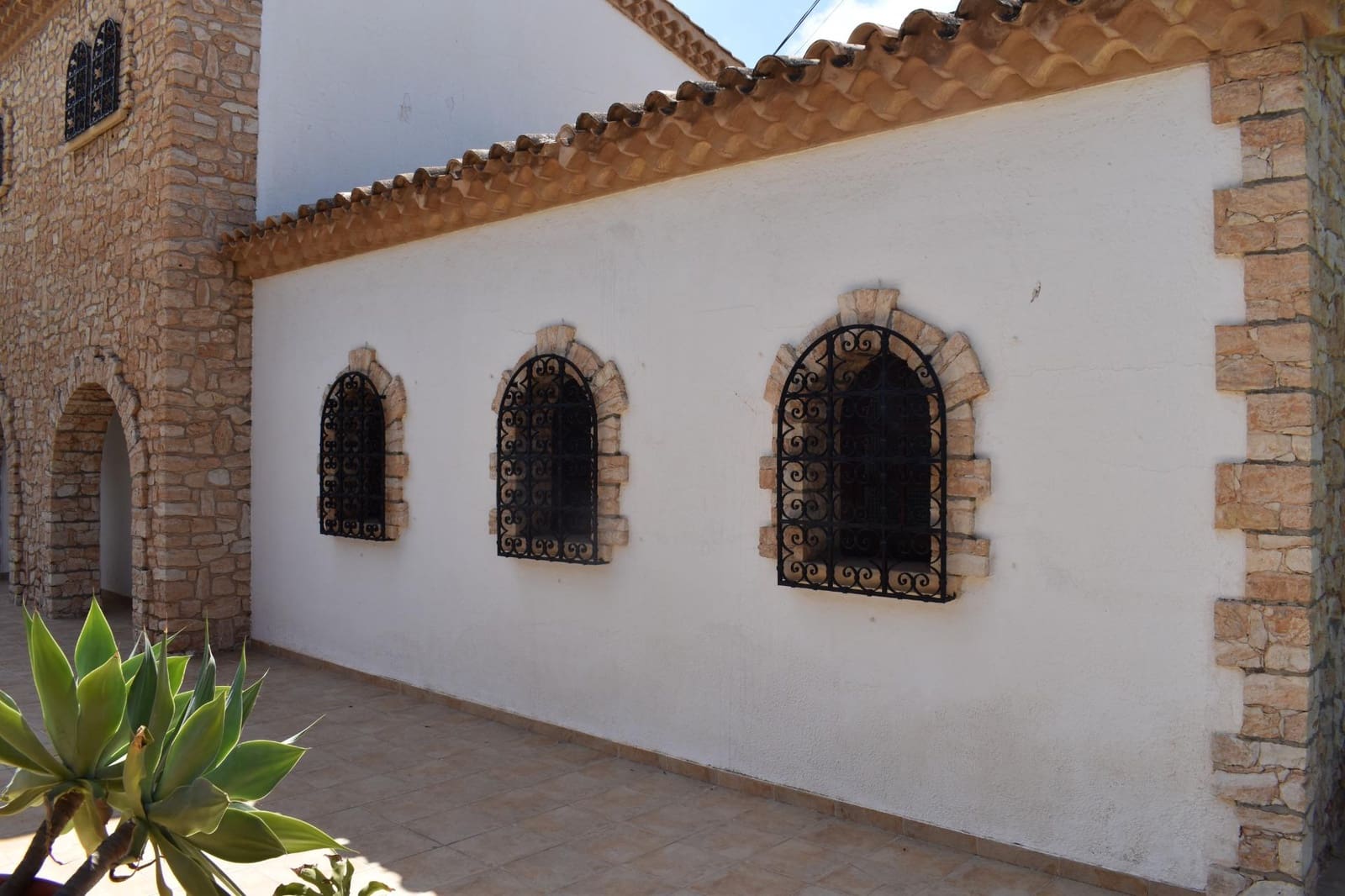 5 bedroom Villa for sale in Santa Pola with pool garage - € 3,500,000 (Ref: 9917217)