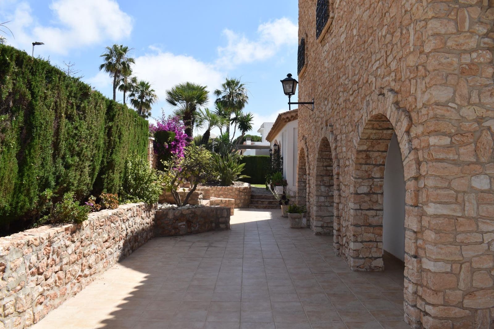 5 bedroom Villa for sale in Santa Pola with pool garage - € 3,500,000 (Ref: 9917217)