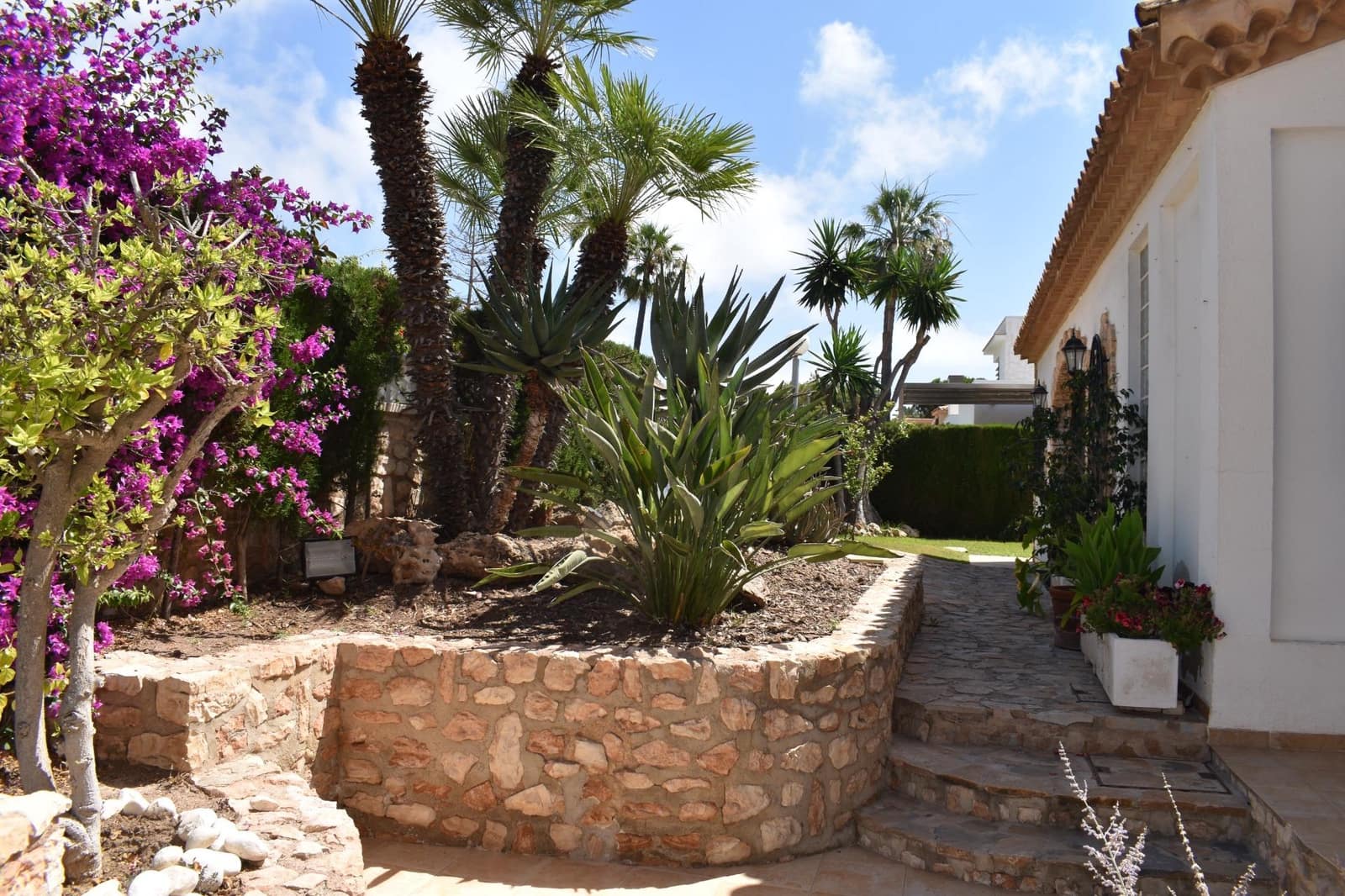 5 bedroom Villa for sale in Santa Pola with pool garage - € 3,500,000 (Ref: 9917217)