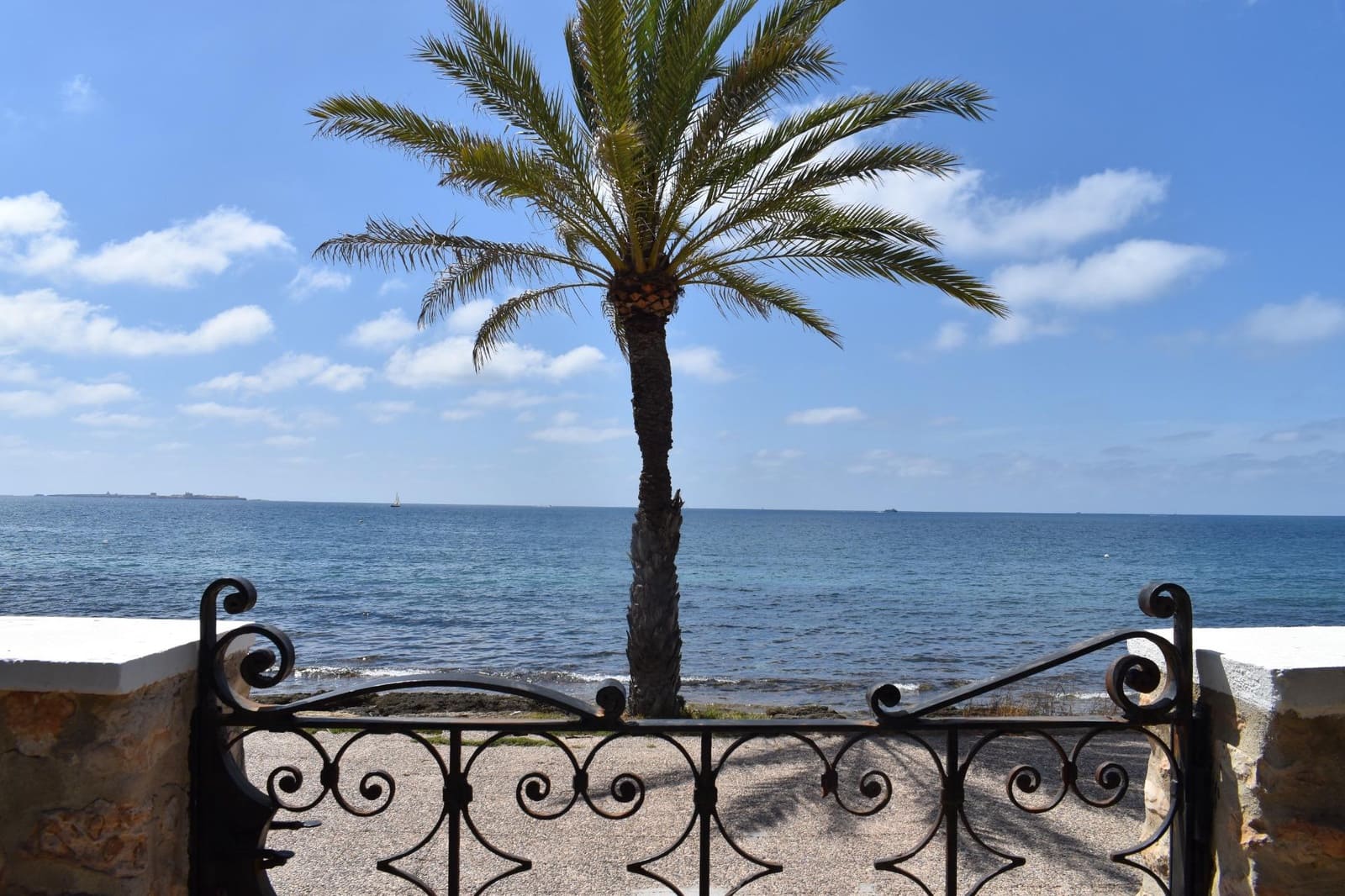 5 bedroom Villa for sale in Santa Pola with pool garage - € 3,500,000 (Ref: 9917217)