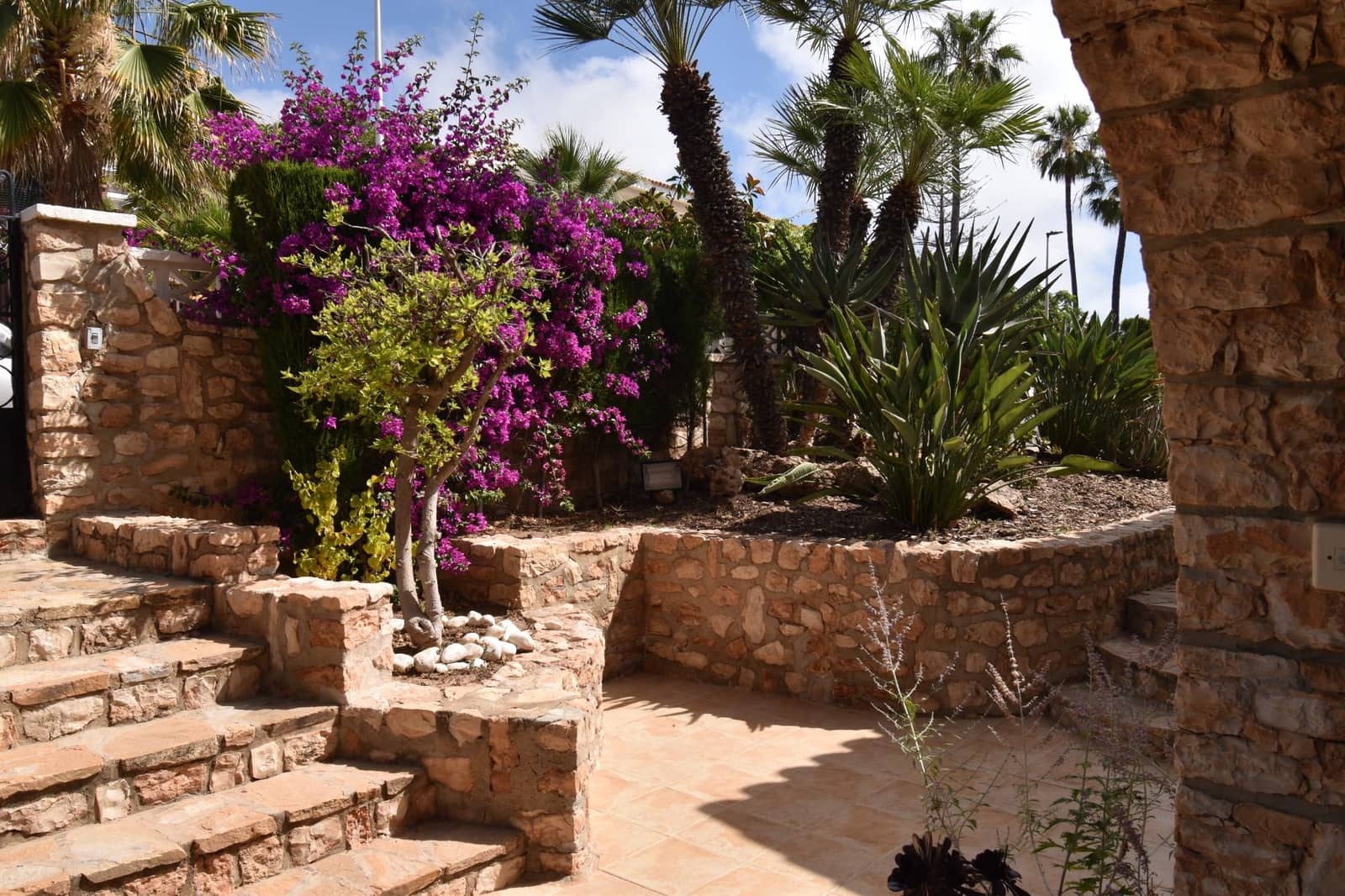 5 bedroom Villa for sale in Santa Pola with pool garage - € 3,500,000 (Ref: 9917217)