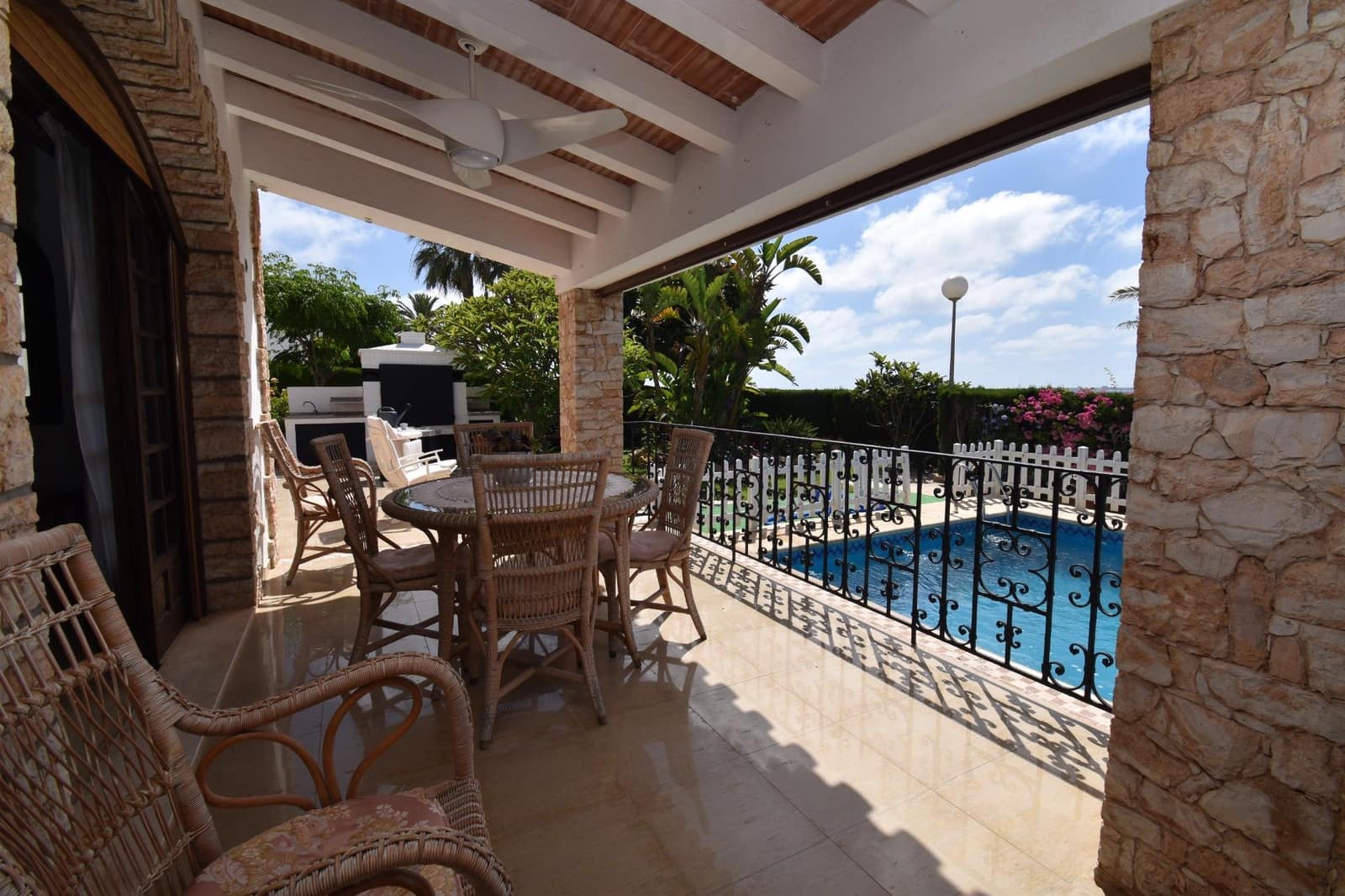 5 bedroom Villa for sale in Santa Pola with pool garage - € 3,500,000 (Ref: 9917217)