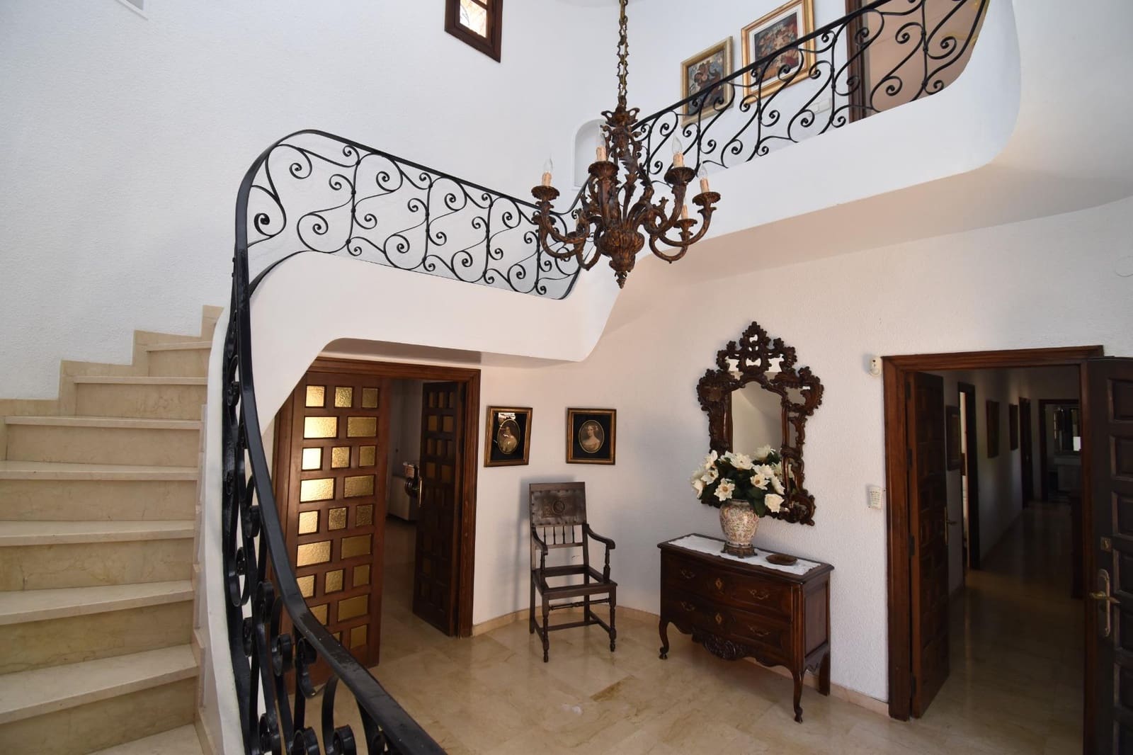 5 bedroom Villa for sale in Santa Pola with pool garage - € 3,500,000 (Ref: 9917217)