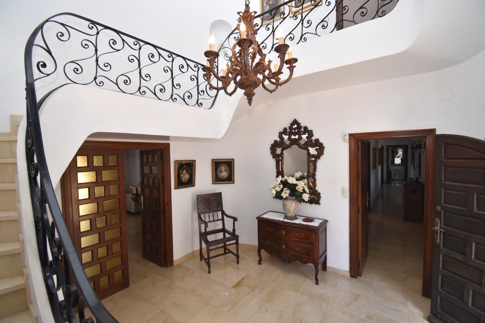 5 bedroom Villa for sale in Santa Pola with pool garage - € 3,500,000 (Ref: 9917217)