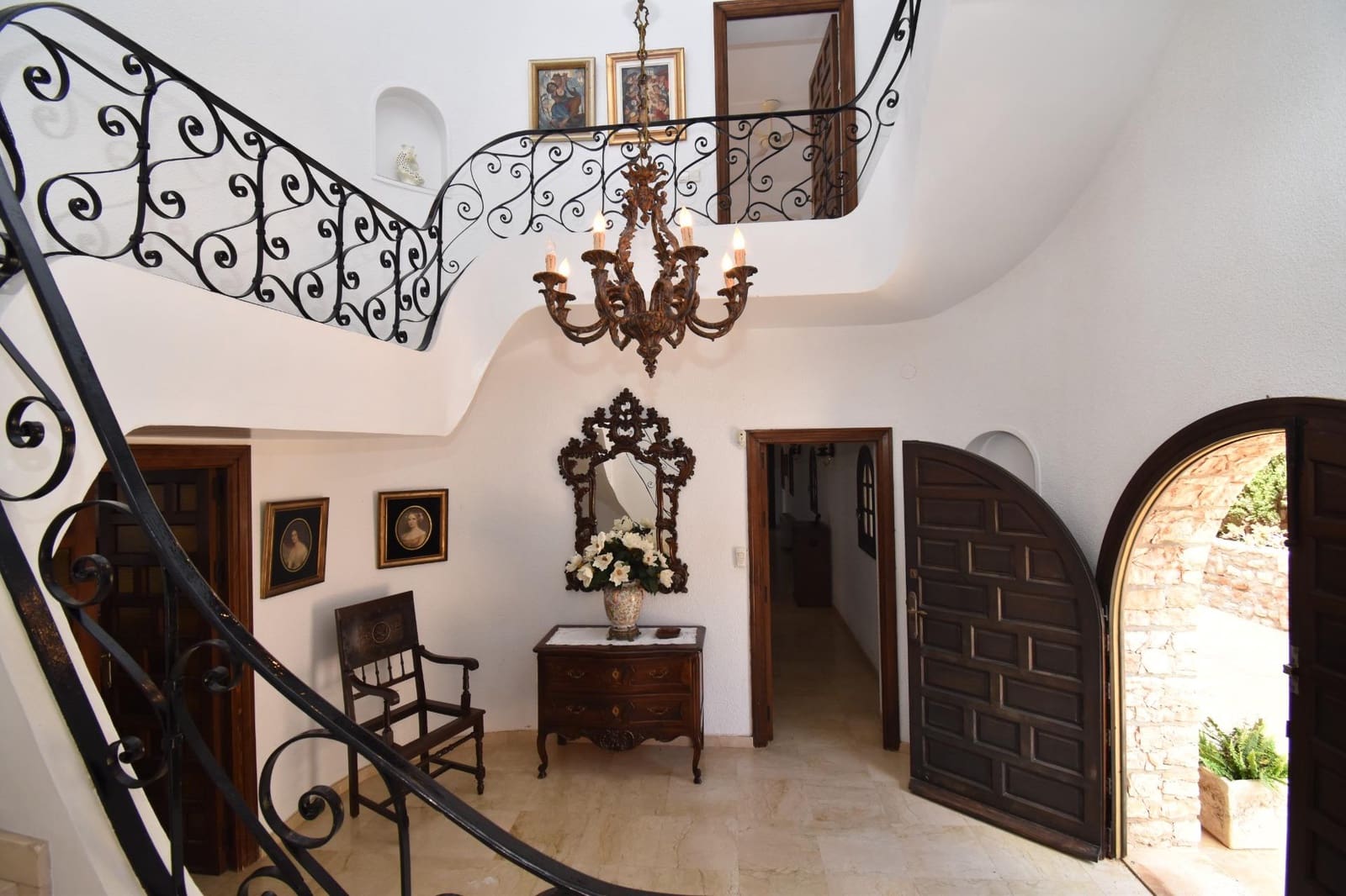 5 bedroom Villa for sale in Santa Pola with pool garage - € 3,500,000 (Ref: 9917217)